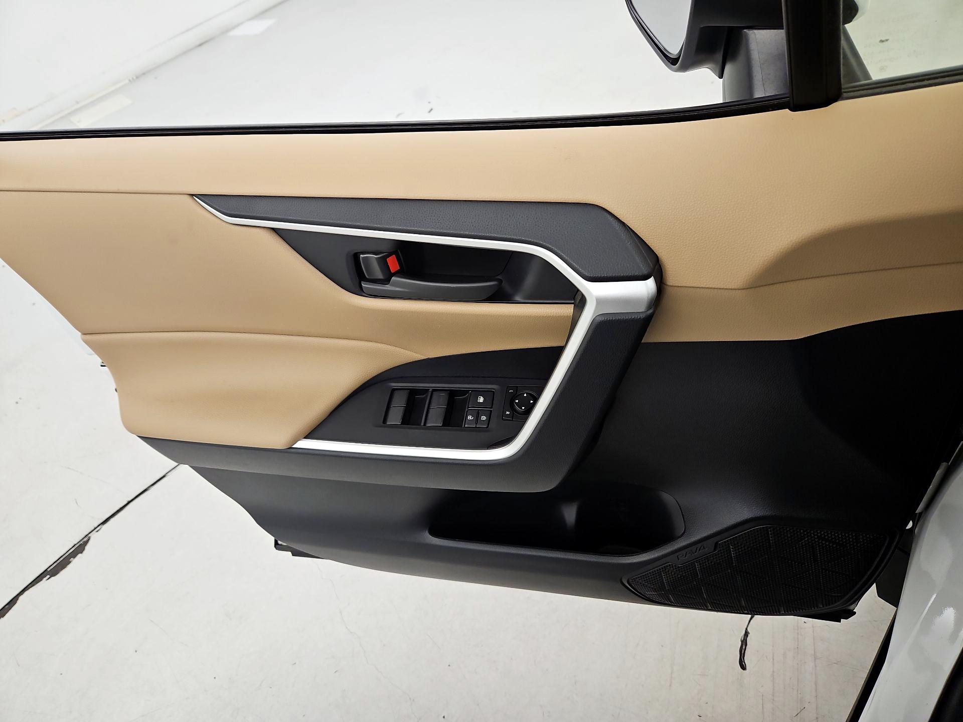 Thumbnail: 2022 Toyota RAV4 - 12