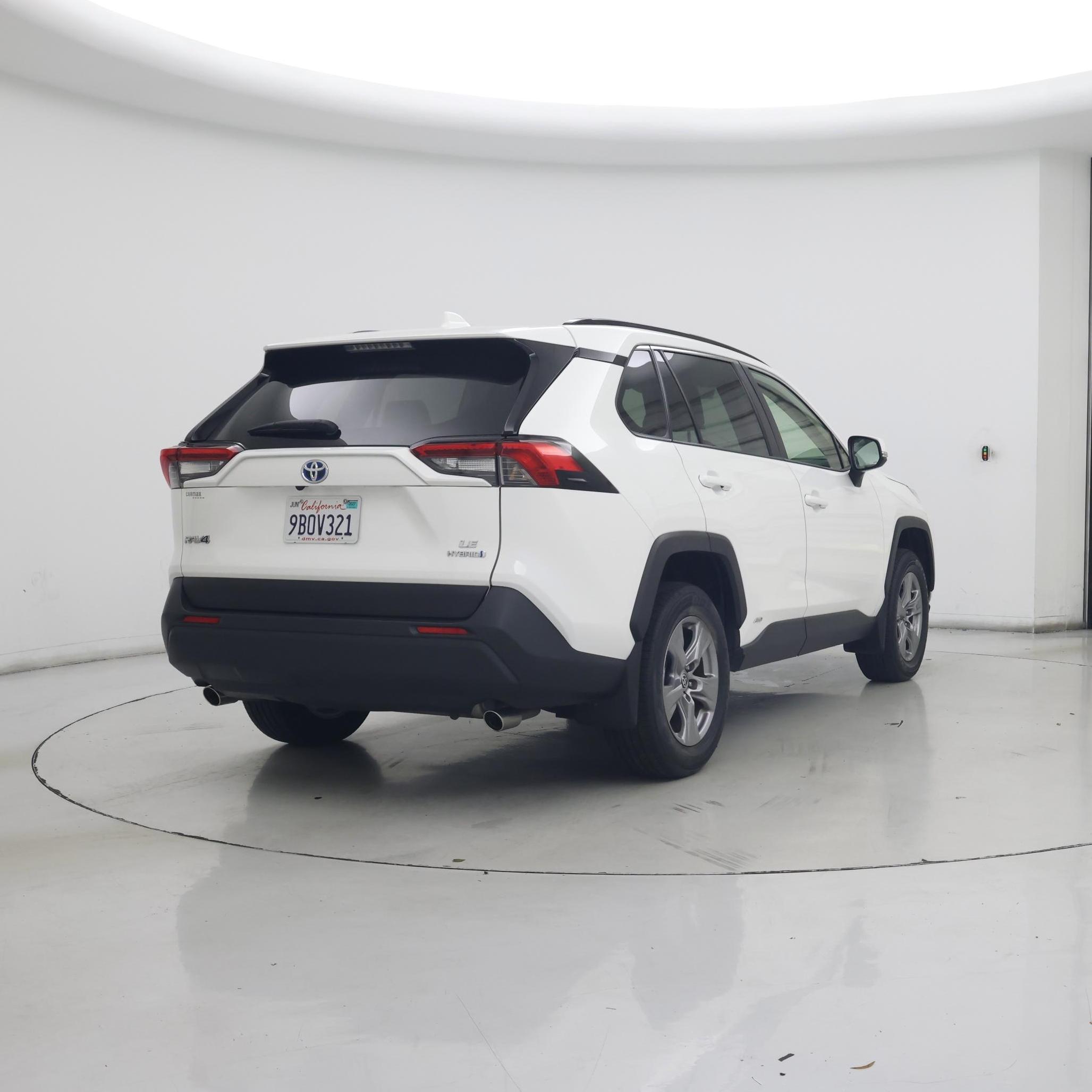 Thumbnail: 2022 Toyota RAV4 - 8