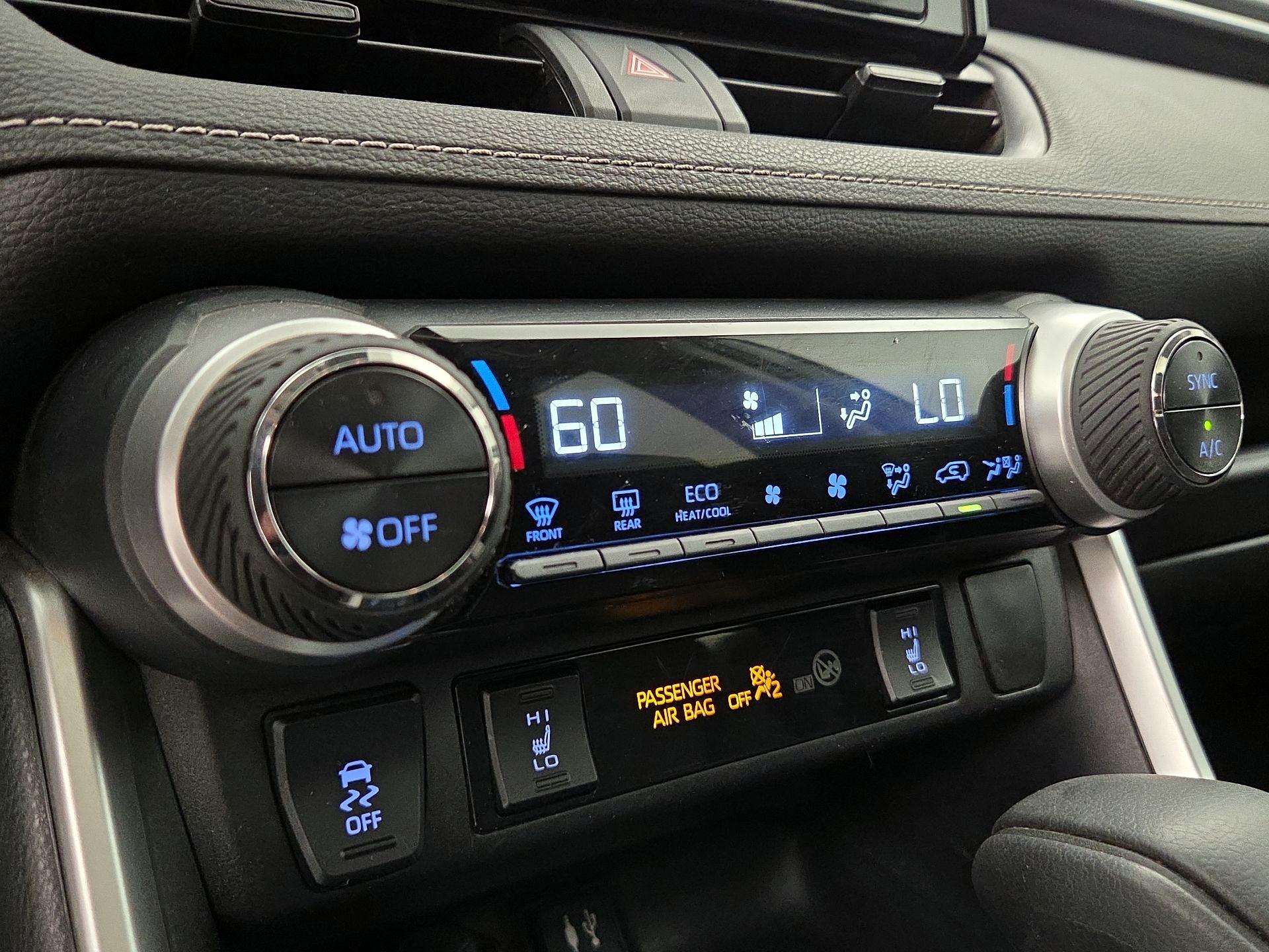 Thumbnail: 2019 Toyota RAV4 - 16