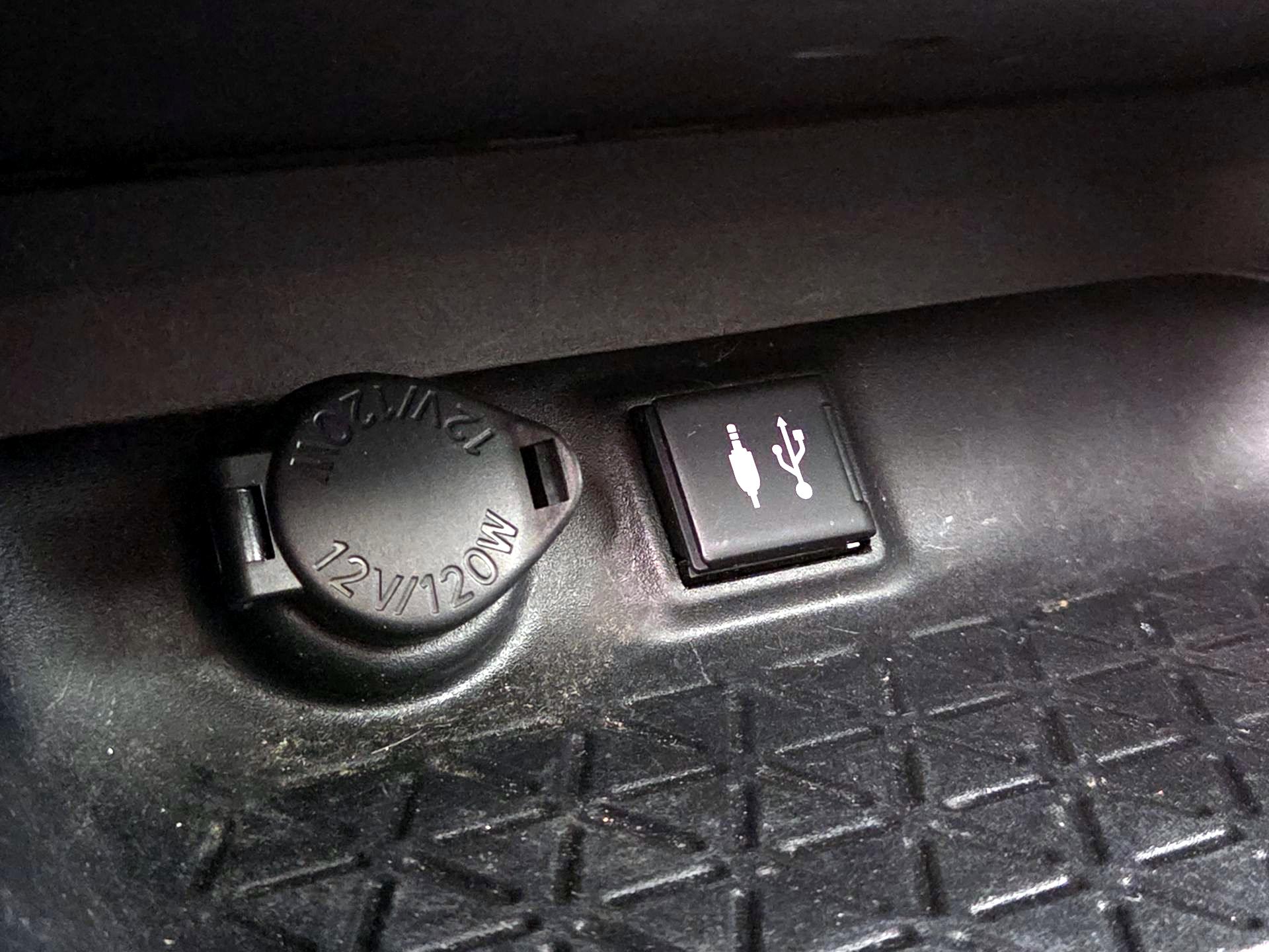 Thumbnail: 2019 Toyota RAV4 - 18