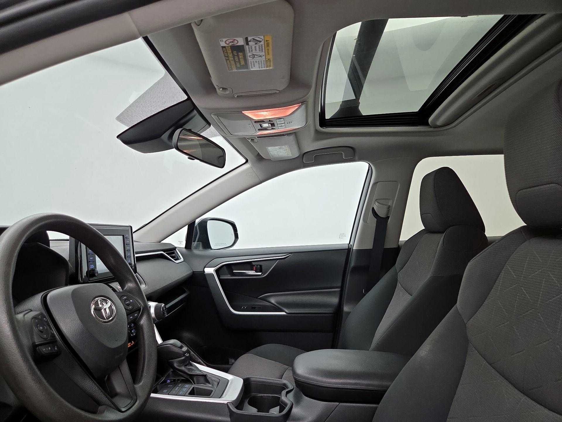 Thumbnail: 2019 Toyota RAV4 - 19