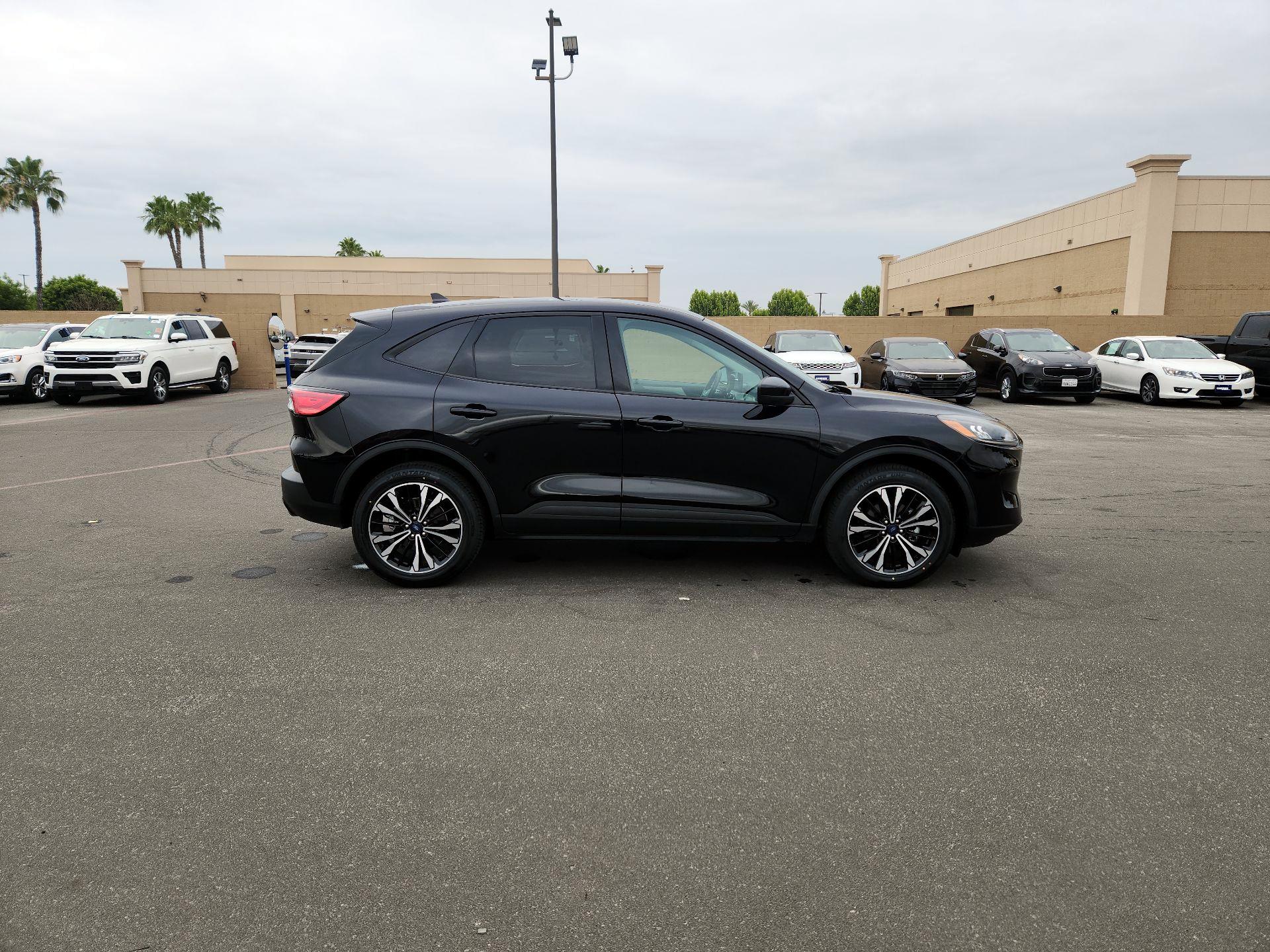 Thumbnail: 2022 Ford Escape - 4