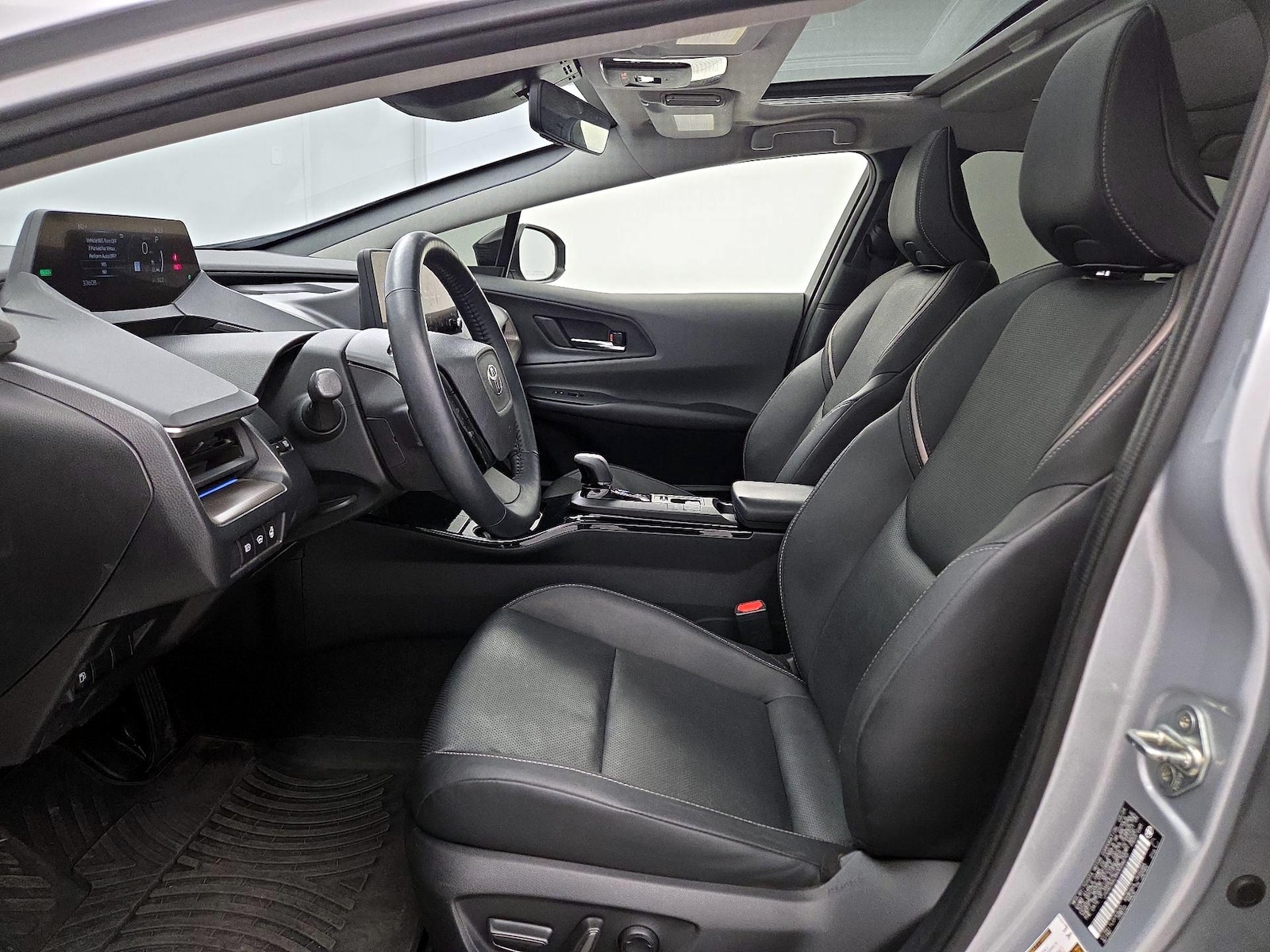 2024 Toyota Prius XLE - Photo 12