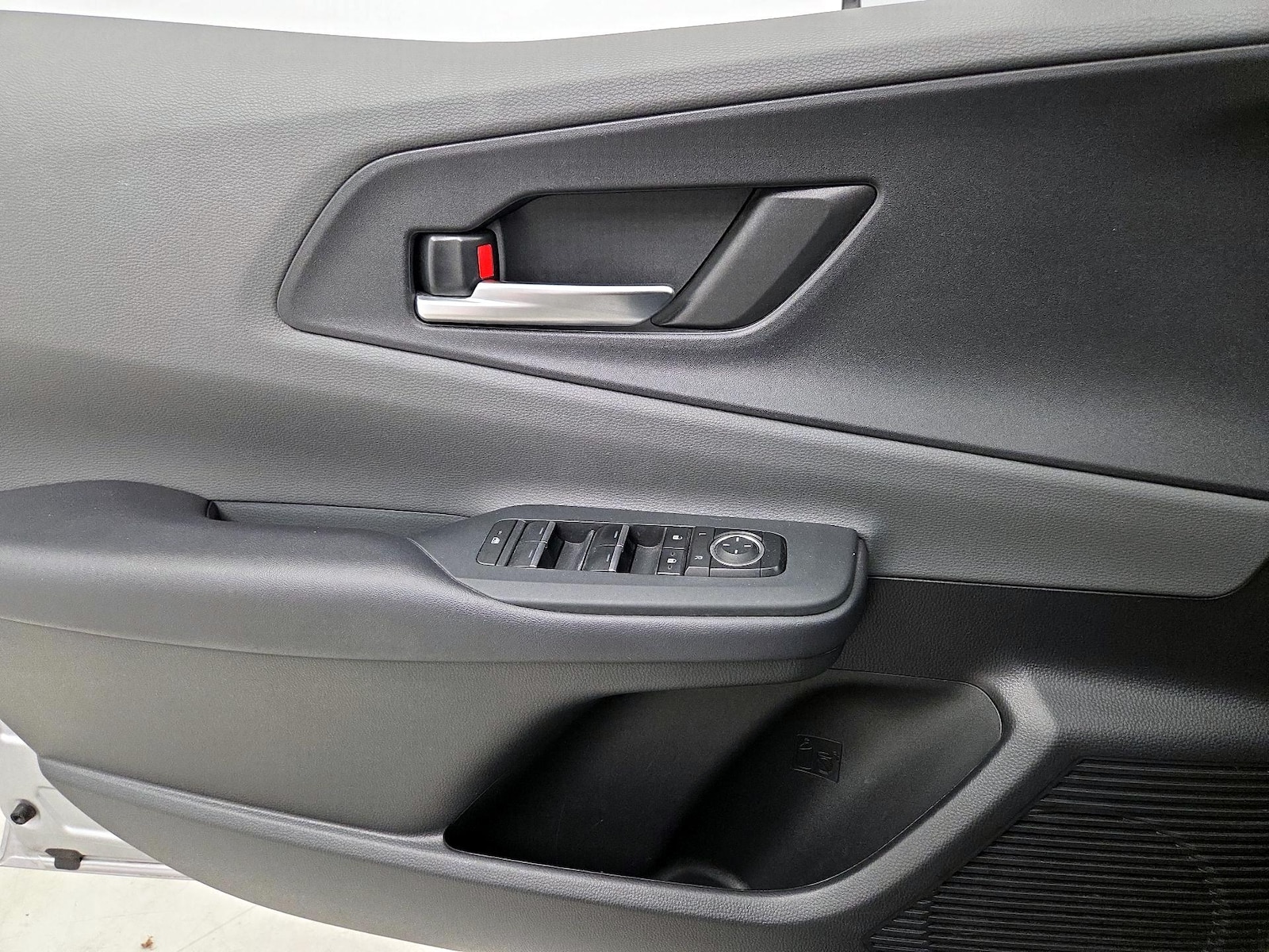 2024 Toyota Prius XLE - Photo 13
