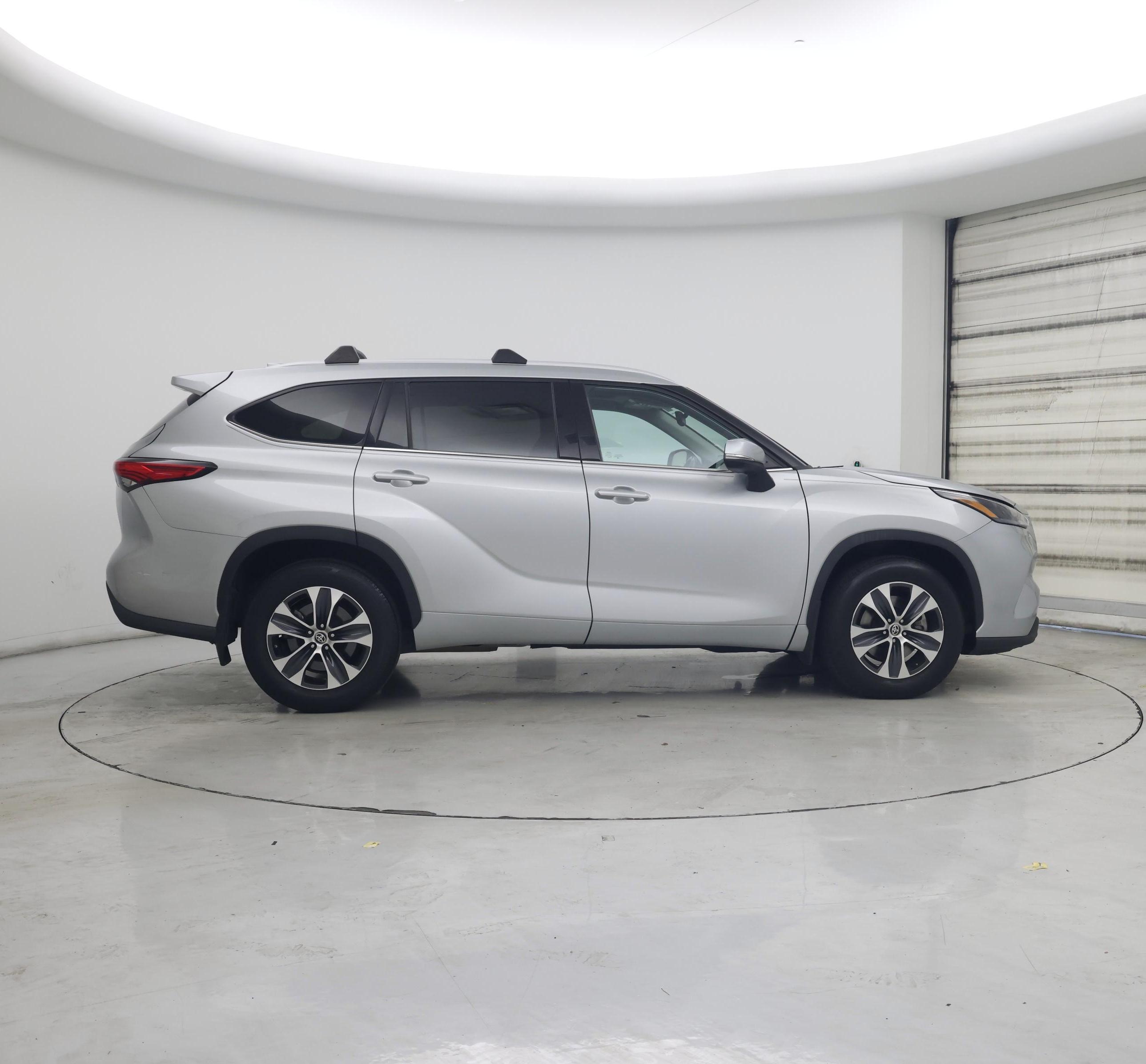 Thumbnail: 2022 Toyota Highlander - 7