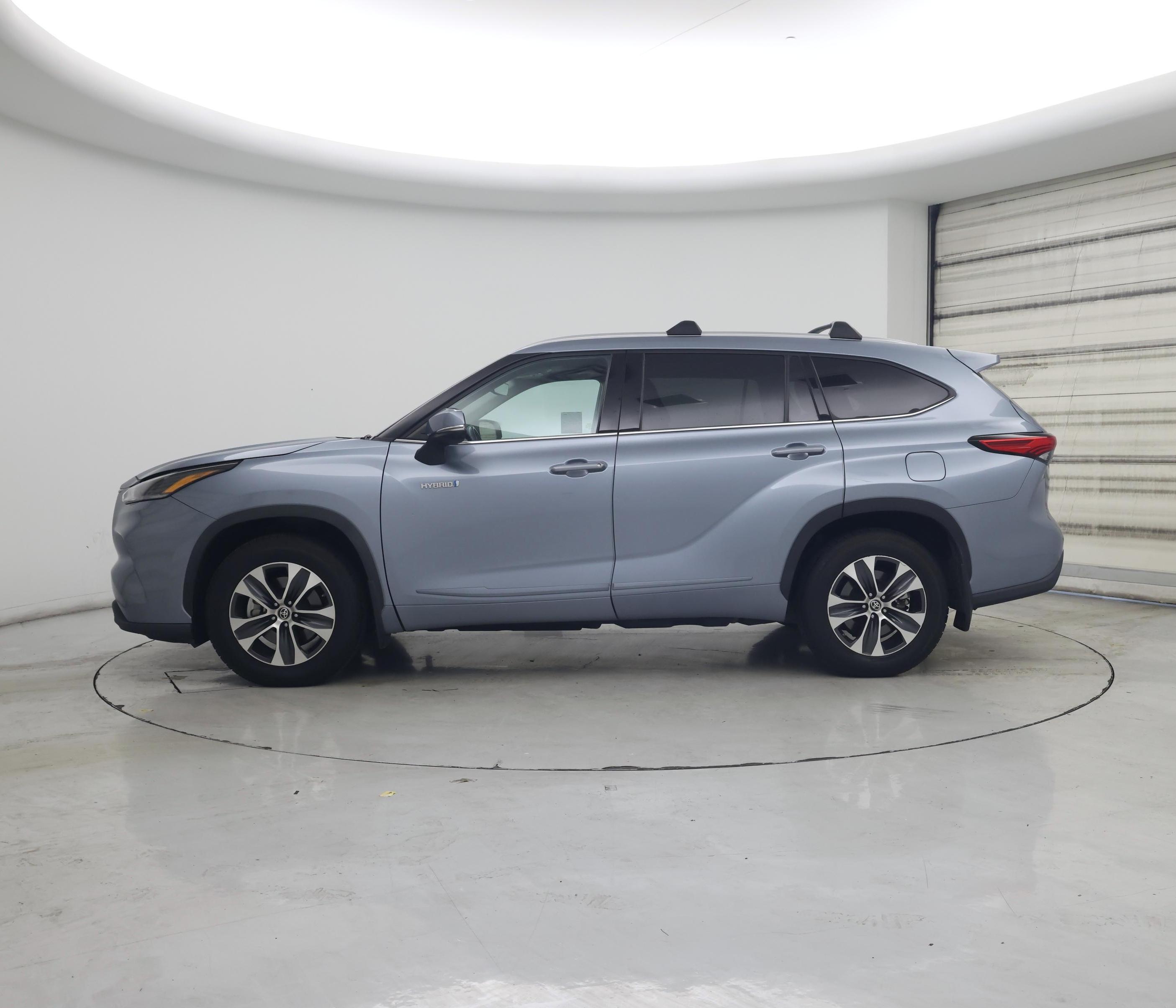 Thumbnail: 2021 Toyota Highlander - 3