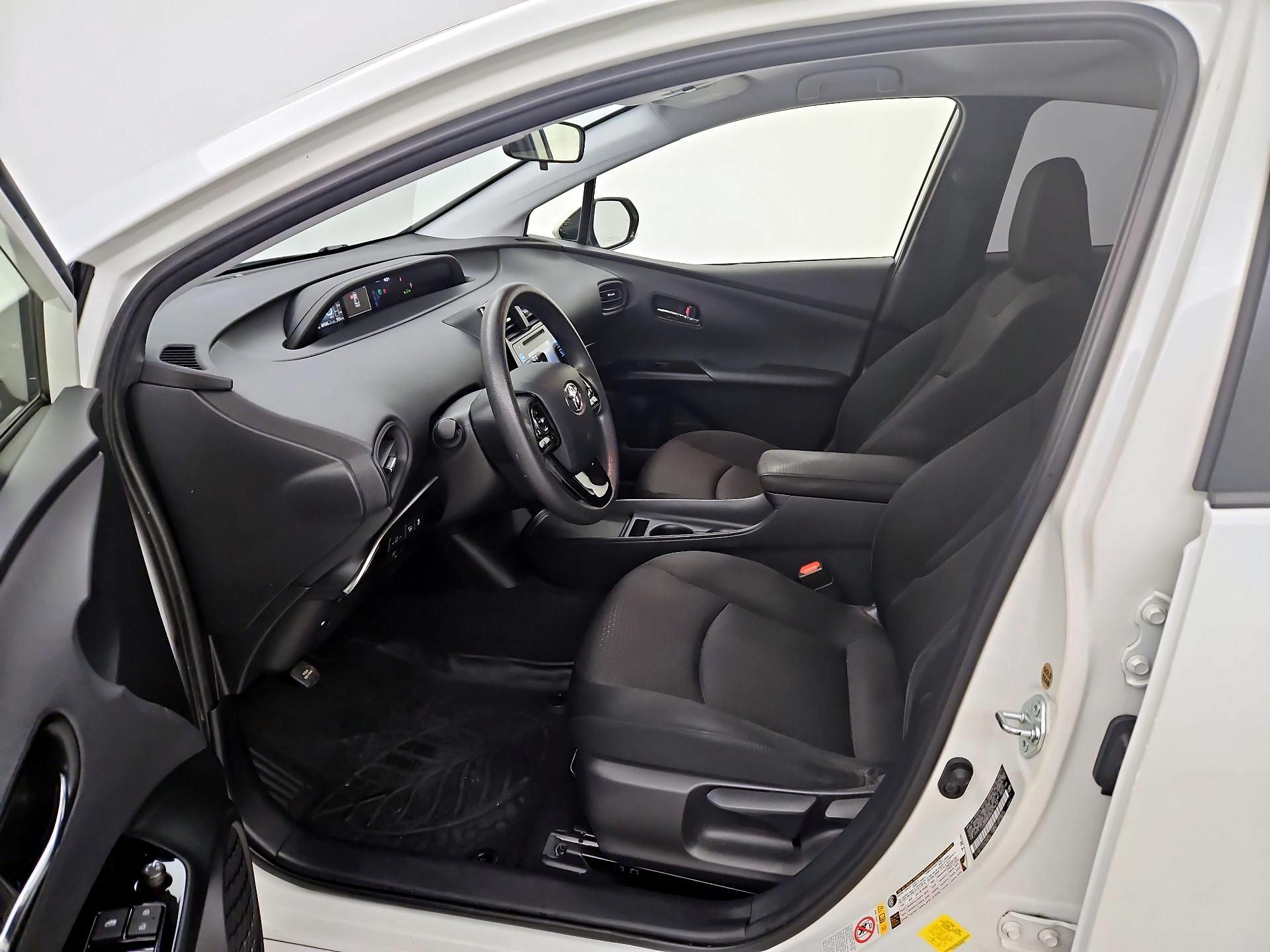 Thumbnail: 2019 Toyota Prius - 11