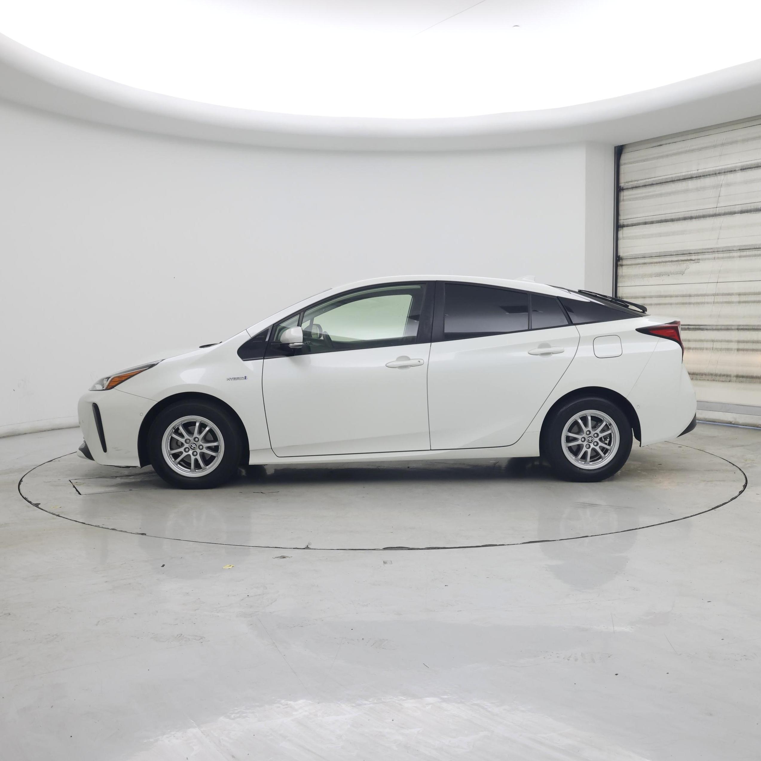 Thumbnail: 2019 Toyota Prius - 3
