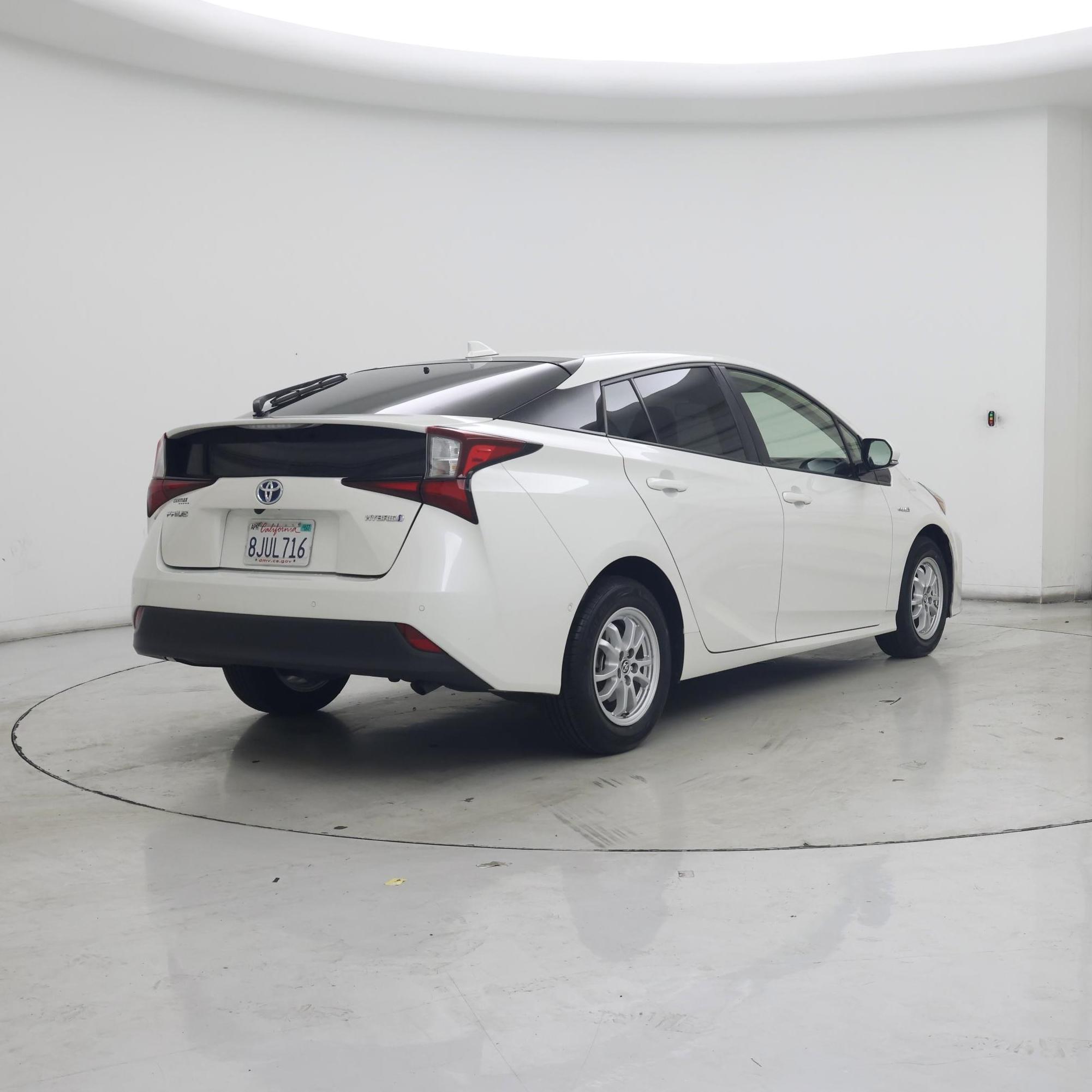 Thumbnail: 2019 Toyota Prius - 8