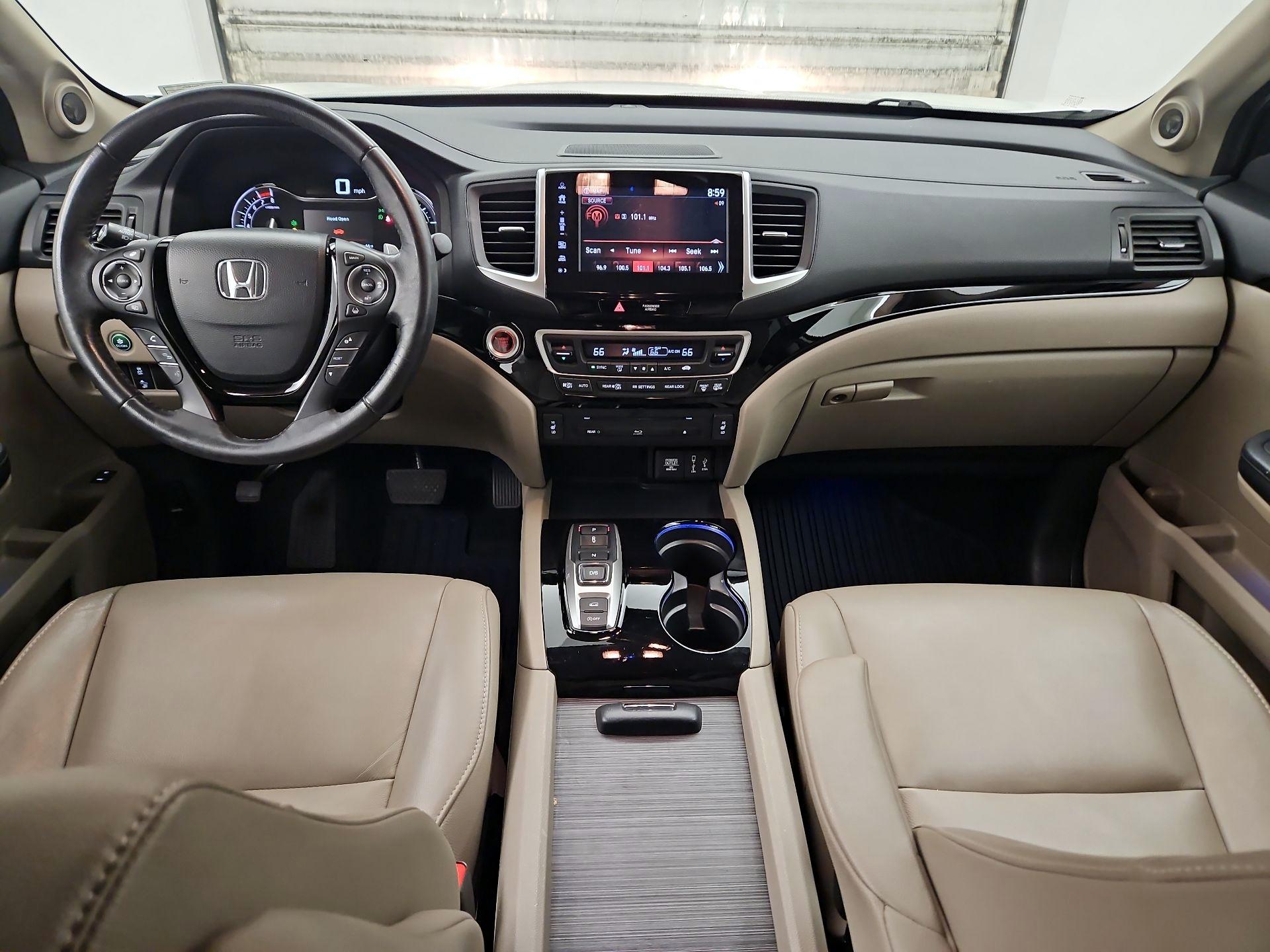 Thumbnail: 2017 Honda Pilot - 9