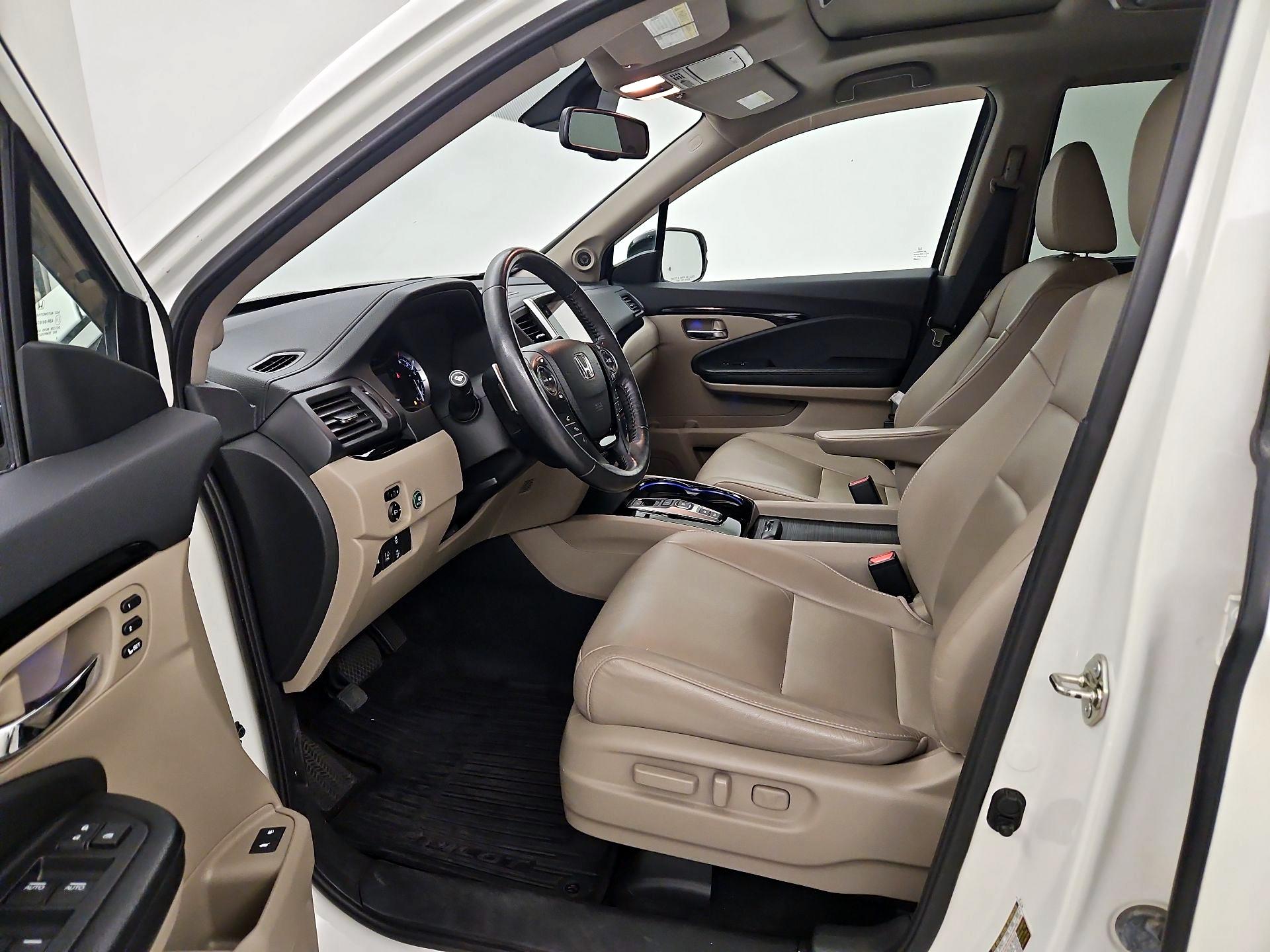 Thumbnail: 2017 Honda Pilot - 11