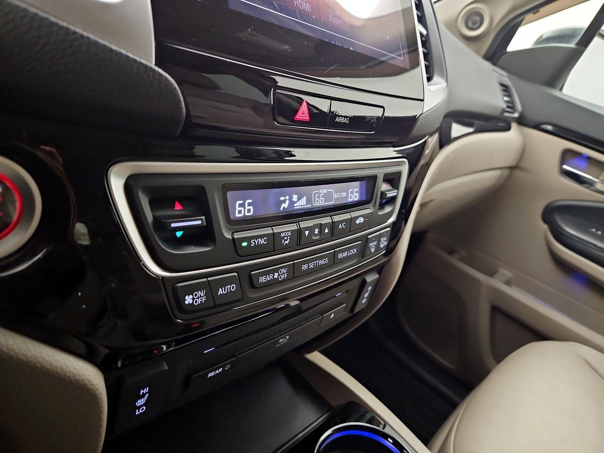 Thumbnail: 2017 Honda Pilot - 16