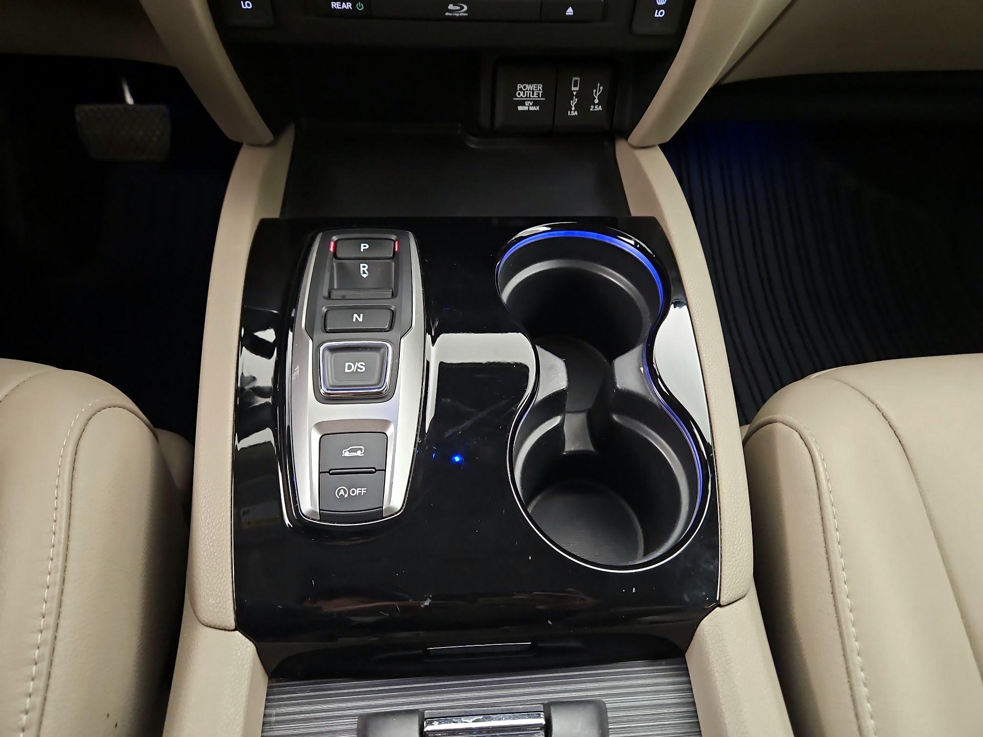 Thumbnail: 2017 Honda Pilot - 17