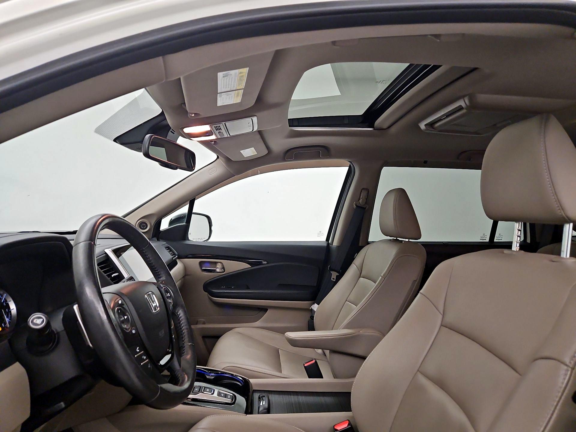 Thumbnail: 2017 Honda Pilot - 19