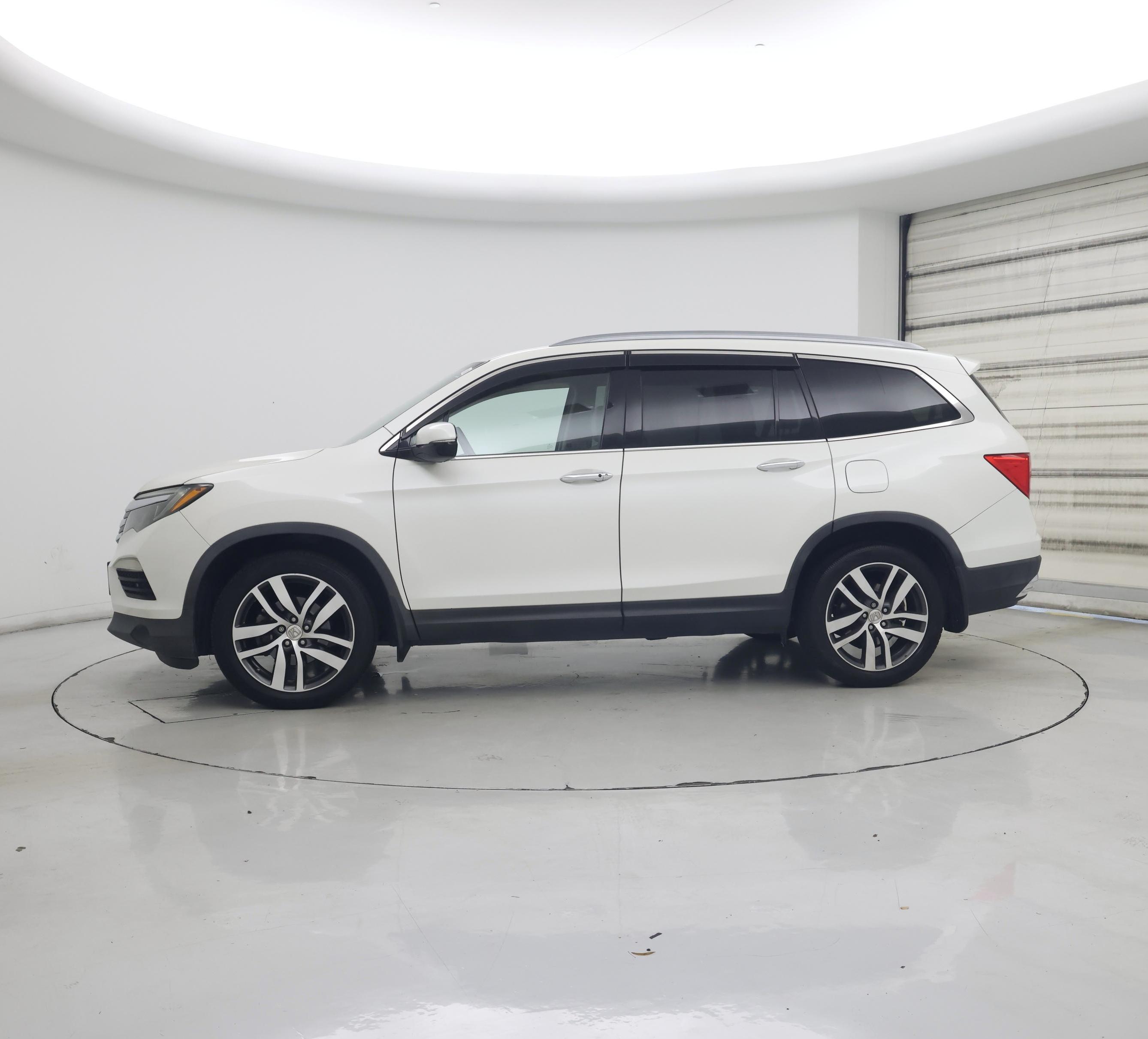 Thumbnail: 2017 Honda Pilot - 3