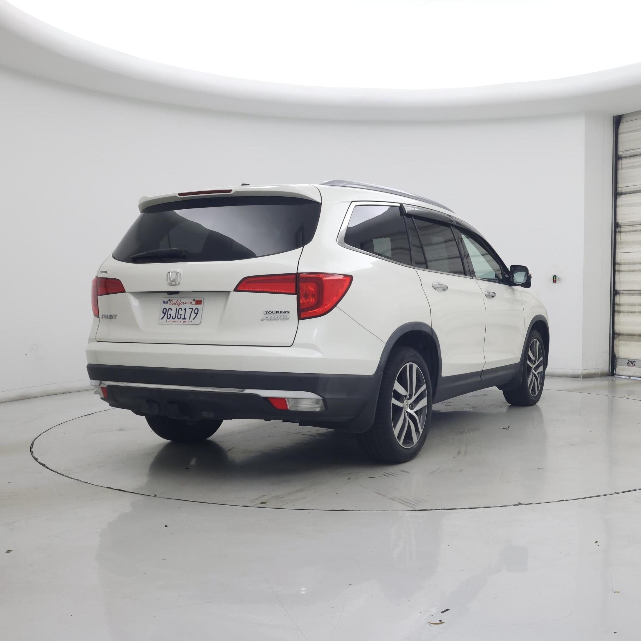 Thumbnail: 2017 Honda Pilot - 8