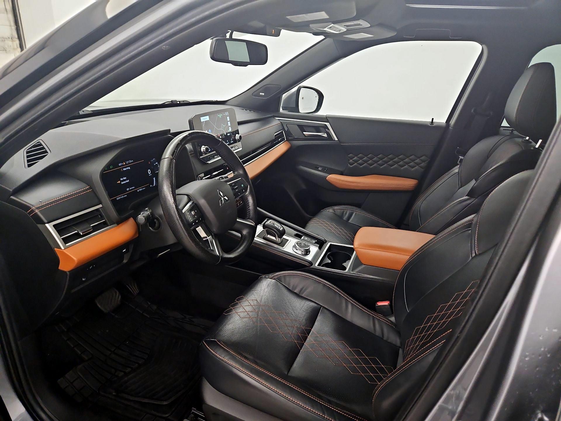 Thumbnail: 2022 Mitsubishi Outlander - 11