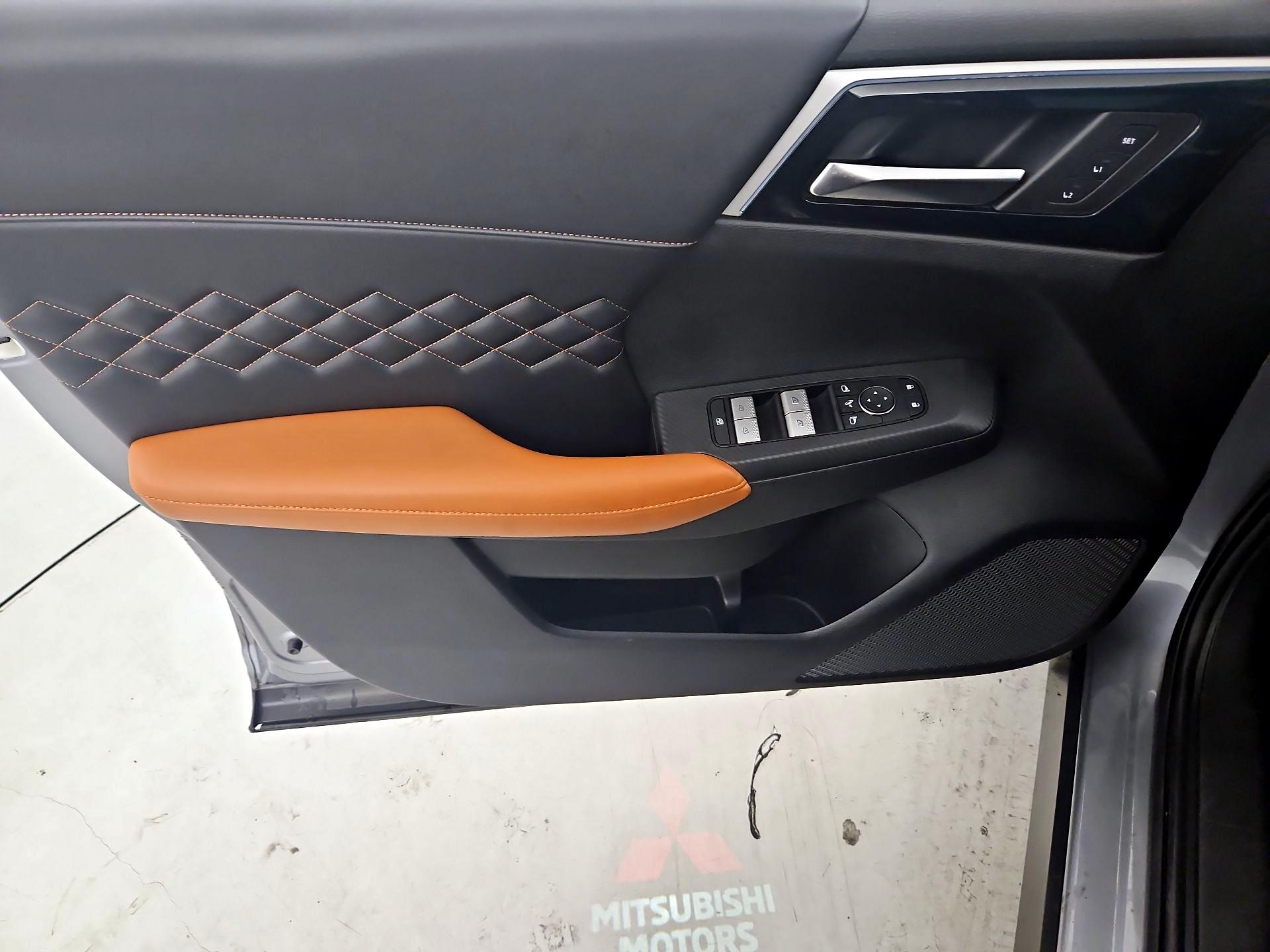 Thumbnail: 2022 Mitsubishi Outlander - 12