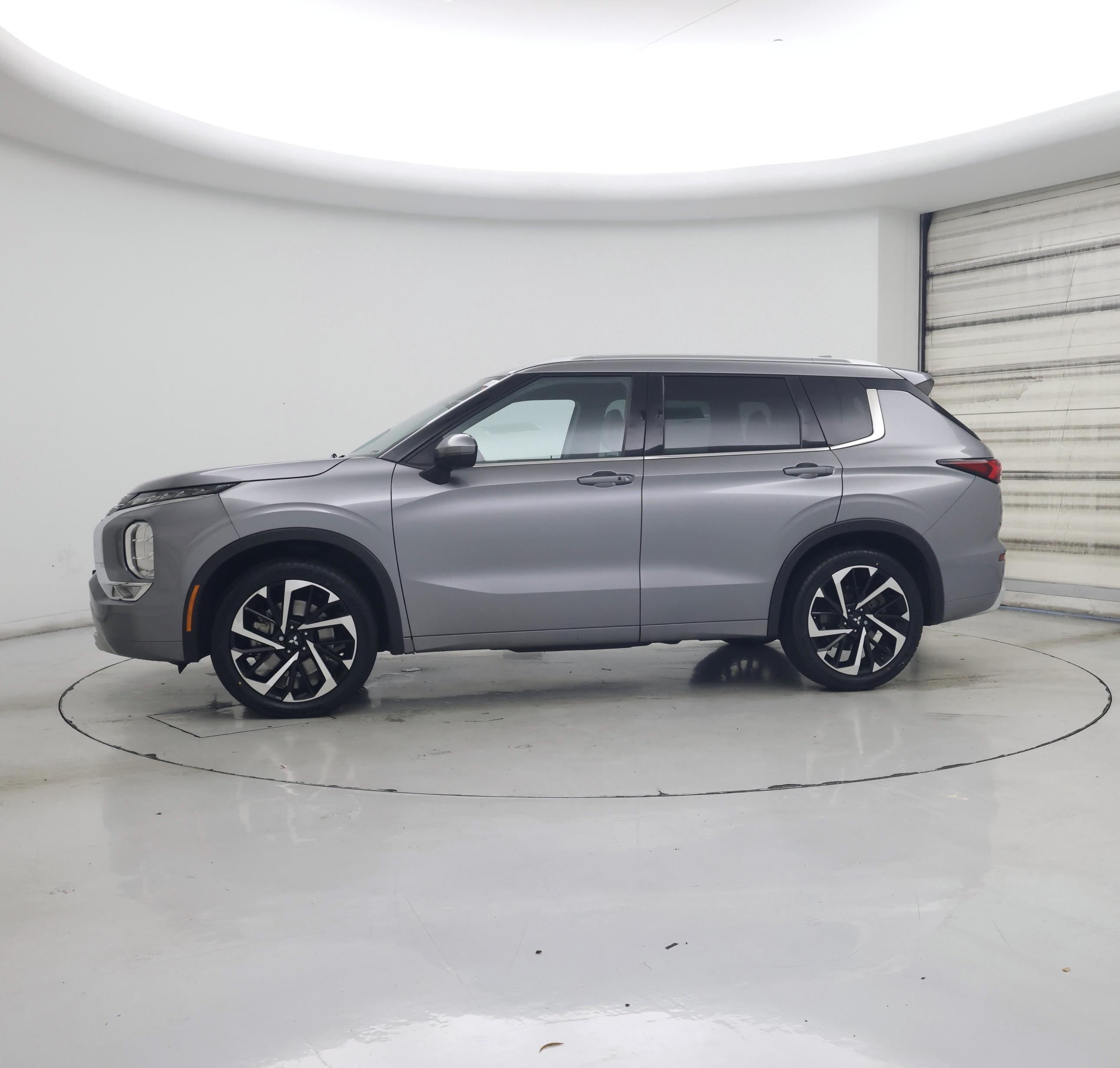 Thumbnail: 2022 Mitsubishi Outlander - 3