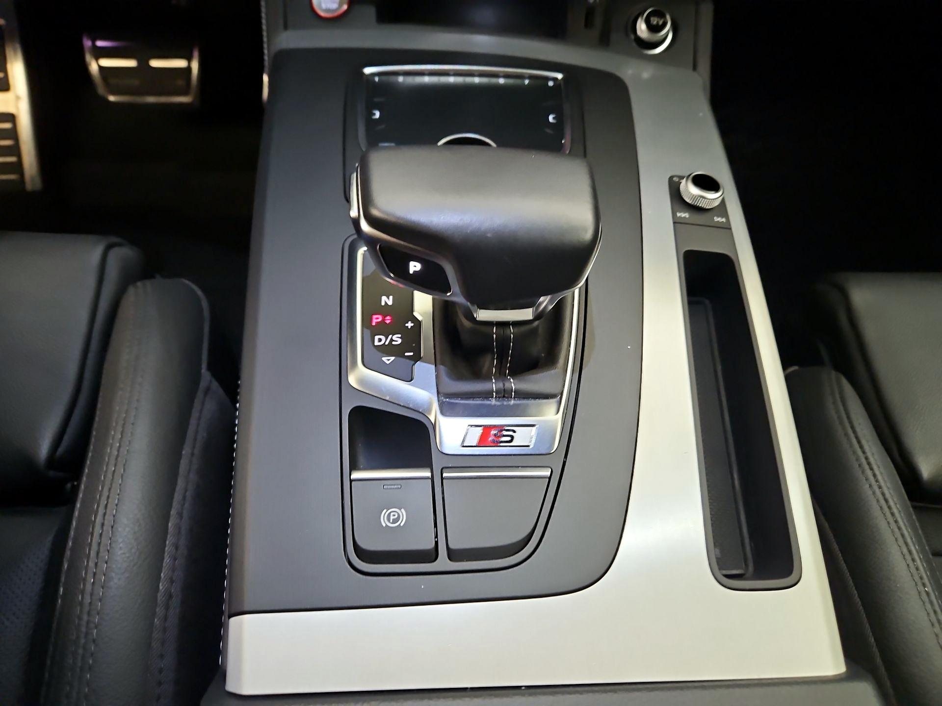 Thumbnail: 2018 Audi SQ5 - 18