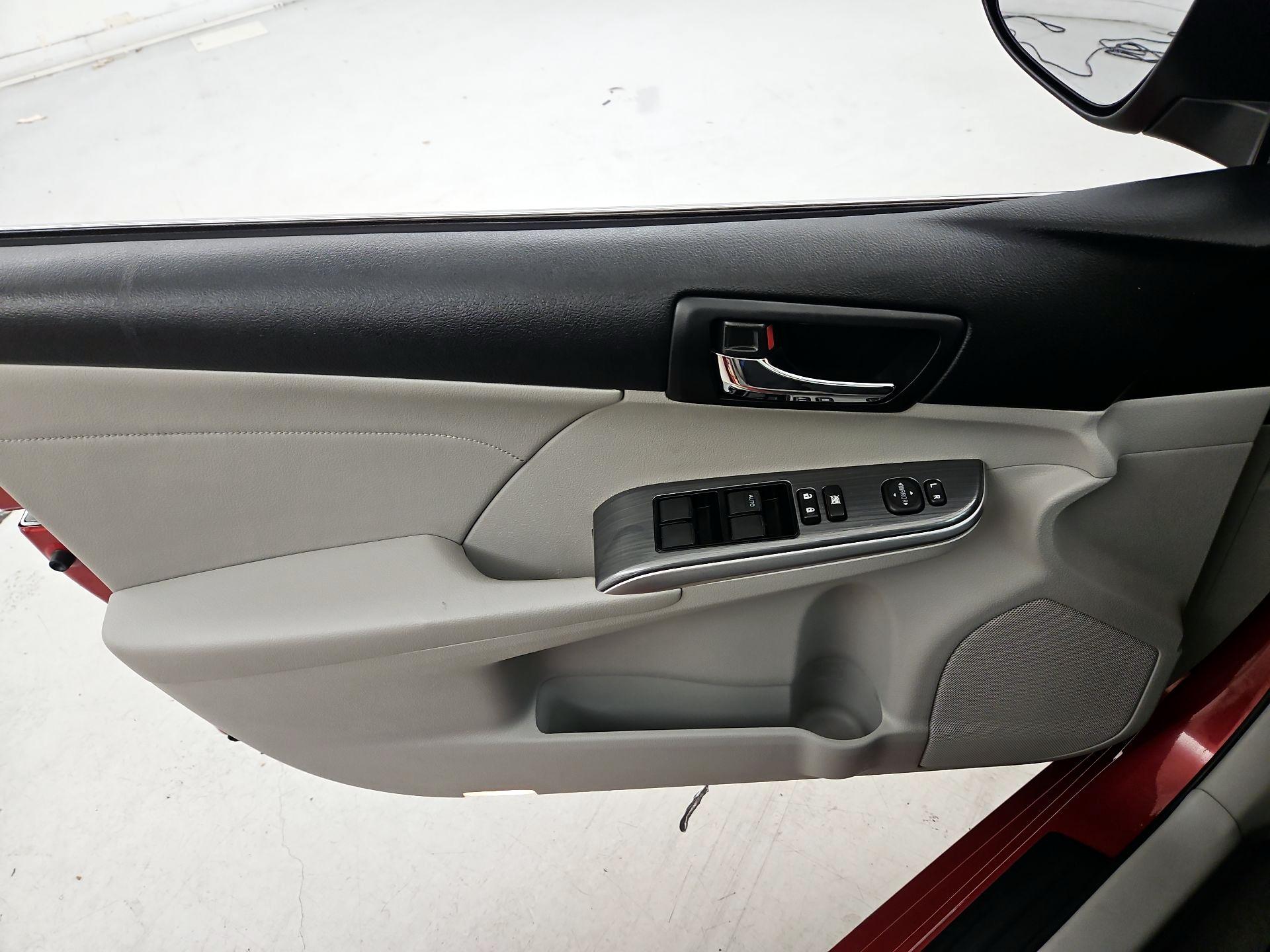 Thumbnail: 2014 Toyota Camry - 12