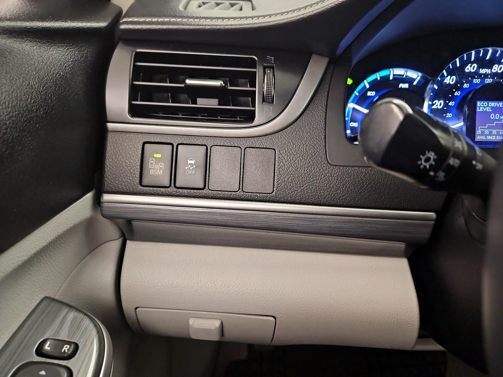 Thumbnail: 2014 Toyota Camry - 13