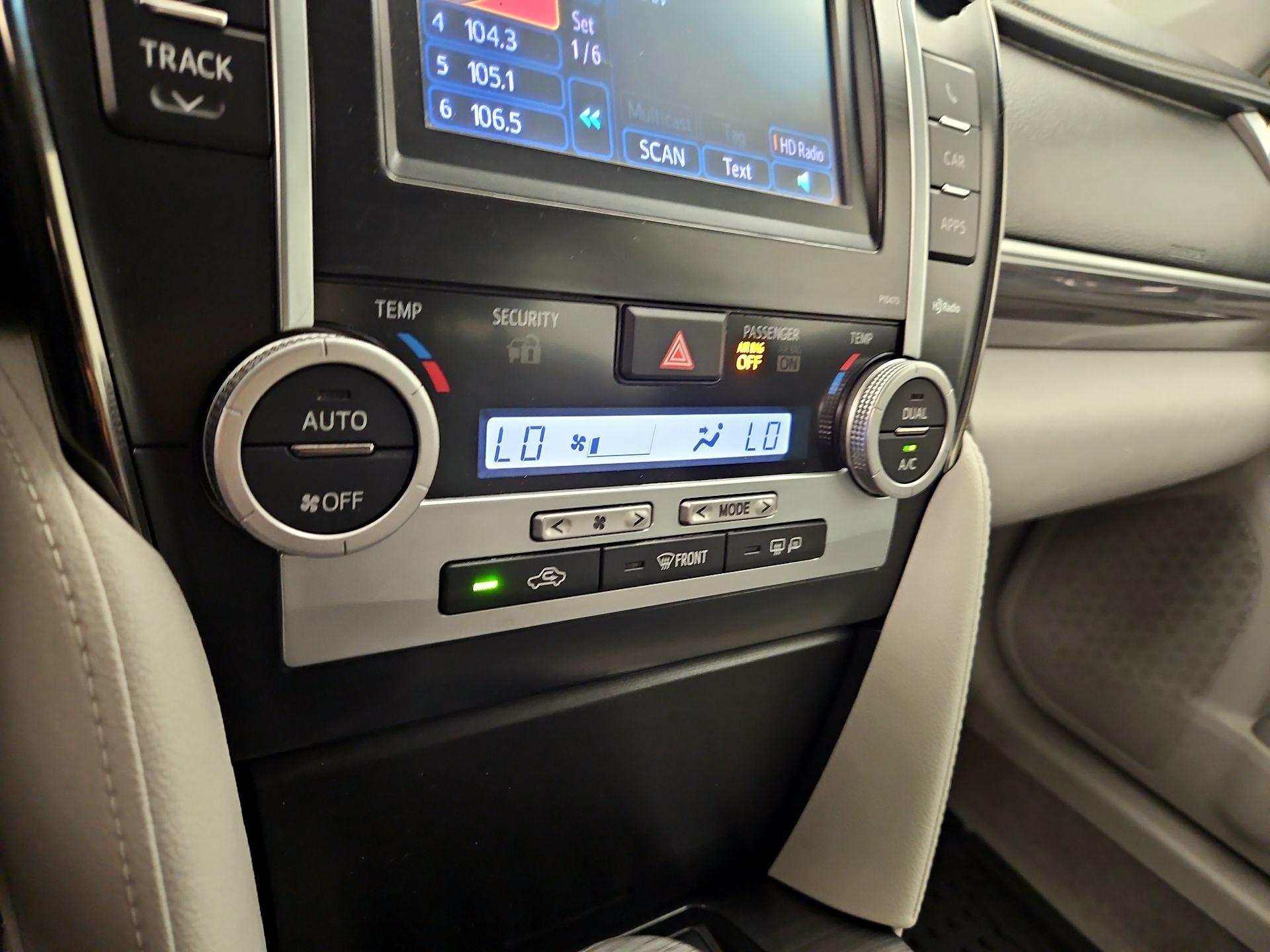 Thumbnail: 2014 Toyota Camry - 16