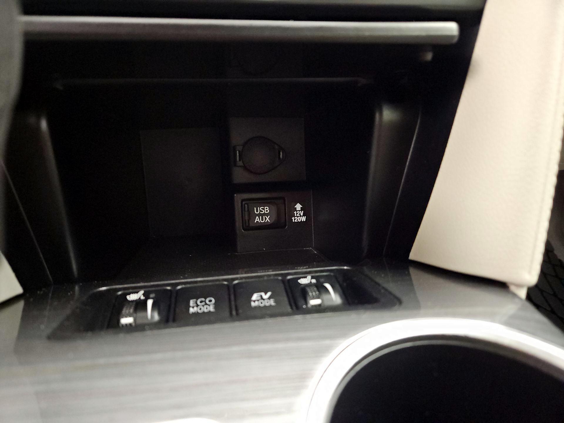 Thumbnail: 2014 Toyota Camry - 18