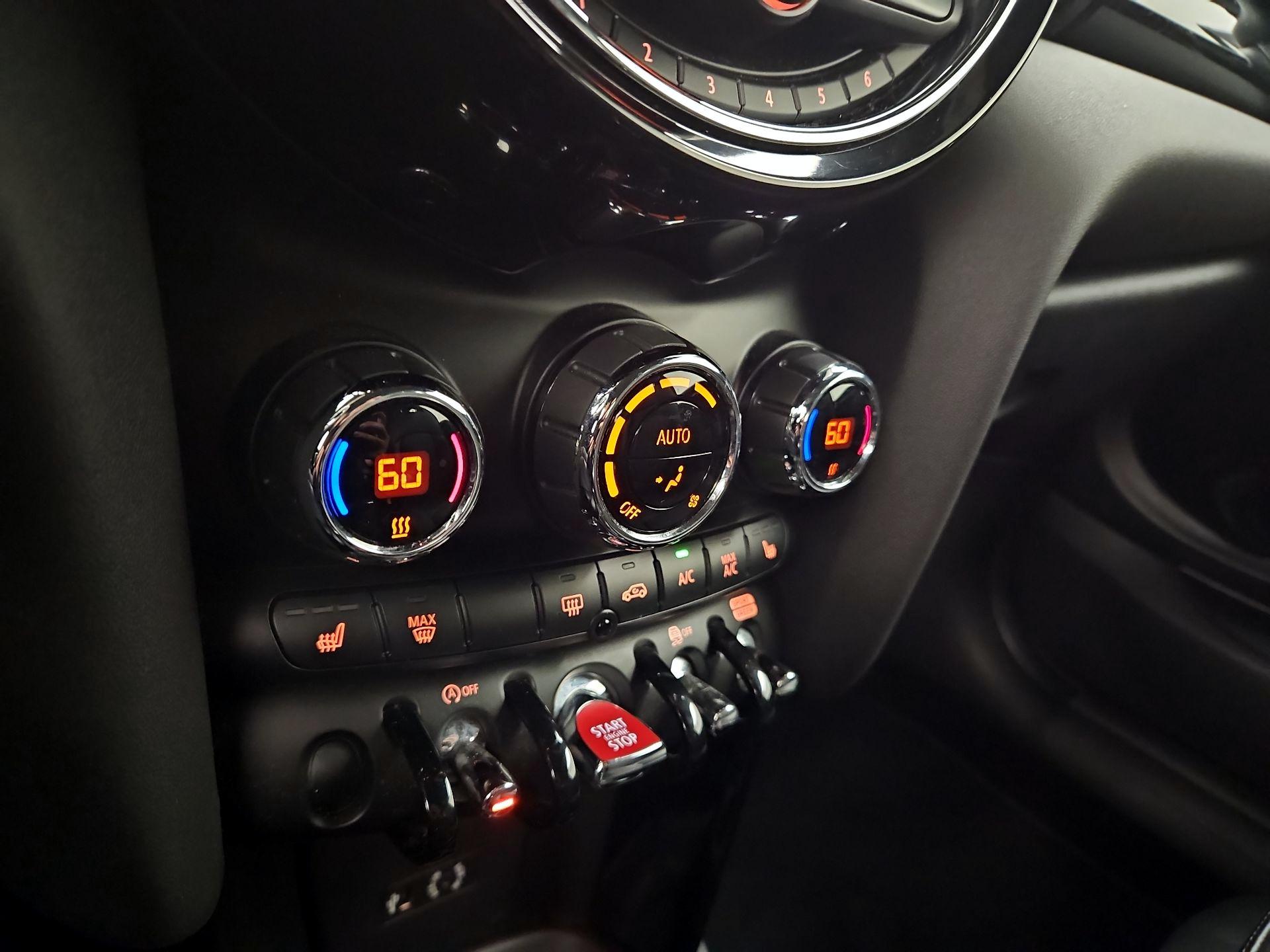 Thumbnail: 2018 MINI Cooper Hardtop - 15