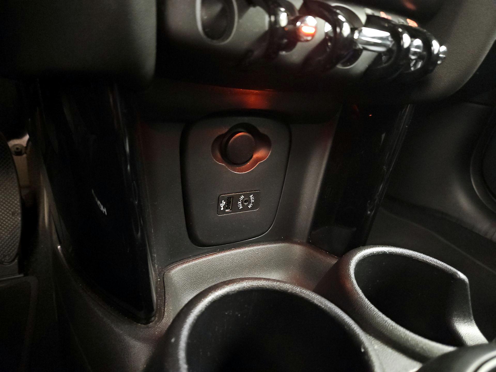 Thumbnail: 2018 MINI Cooper Hardtop - 17