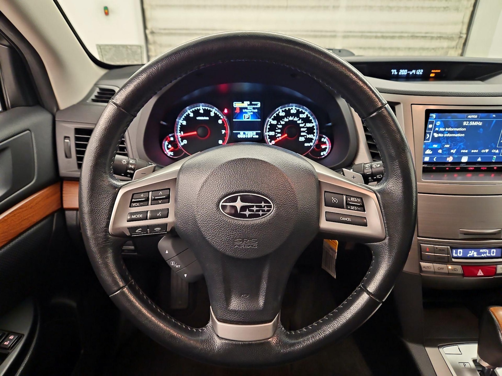 2014 Subaru Outback 2.5i Limited - Photo 11