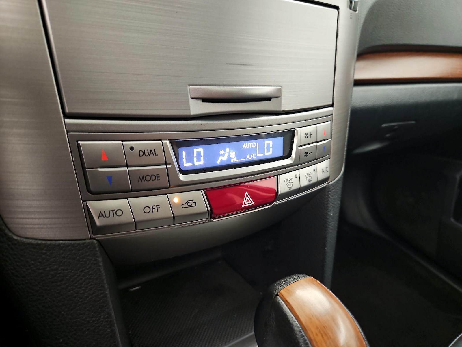 2014 Subaru Outback 2.5i Limited - Photo 16