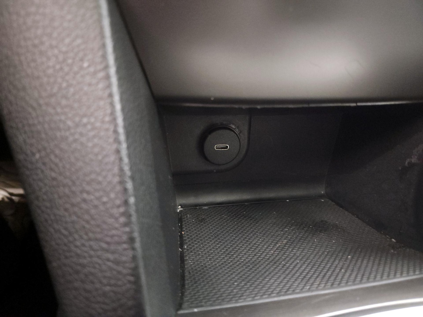 2014 Subaru Outback 2.5i Limited - Photo 18