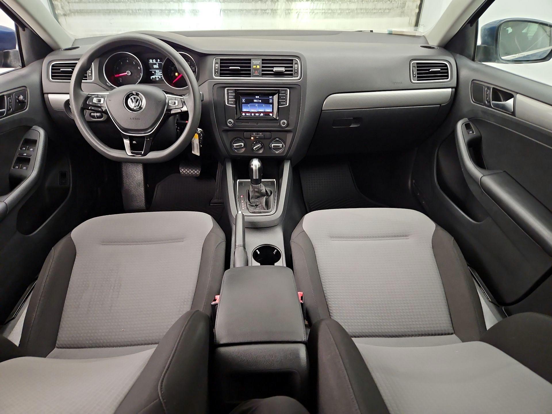 Thumbnail: 2017 Volkswagen Jetta - 9