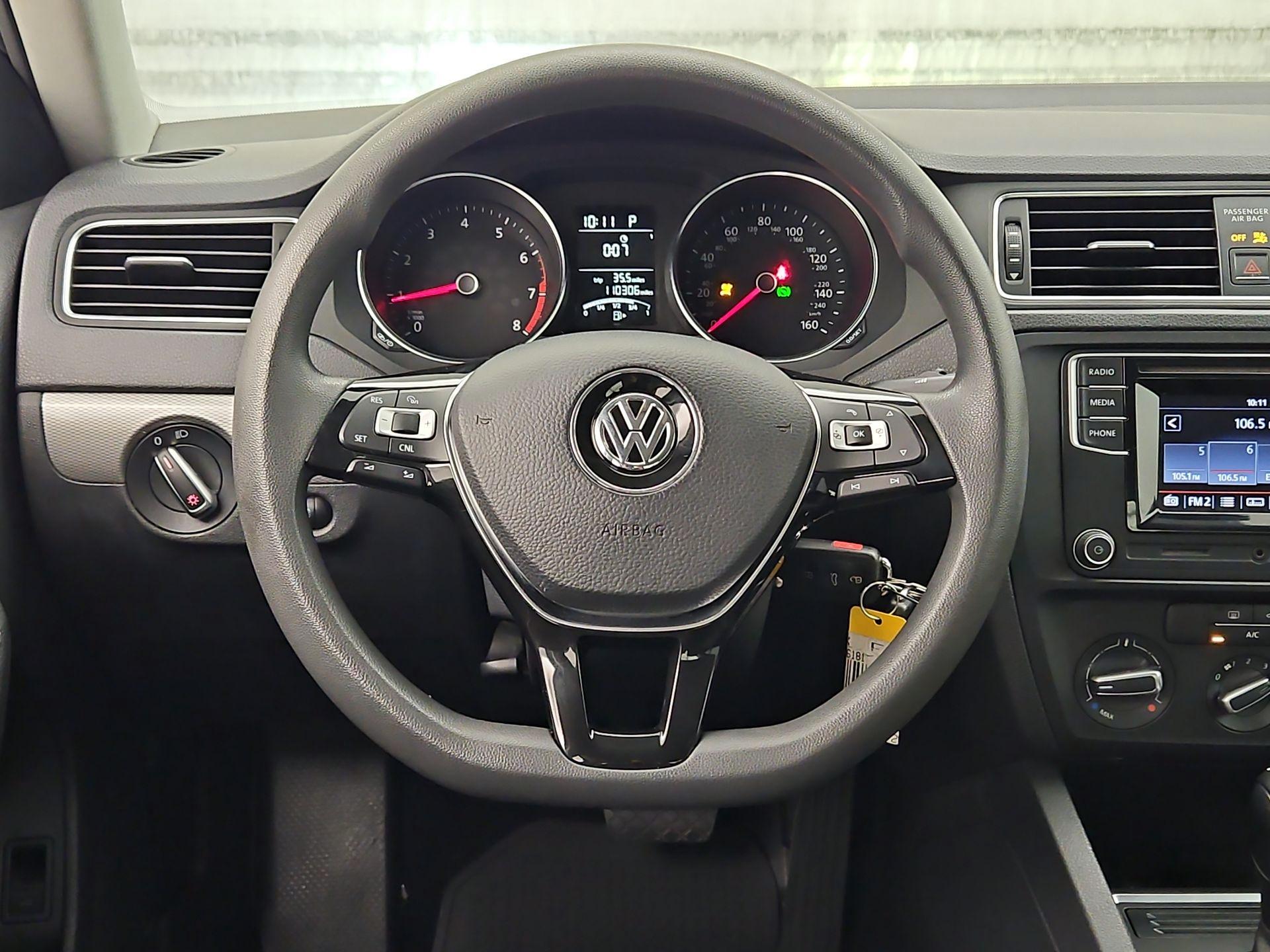 Thumbnail: 2017 Volkswagen Jetta - 10