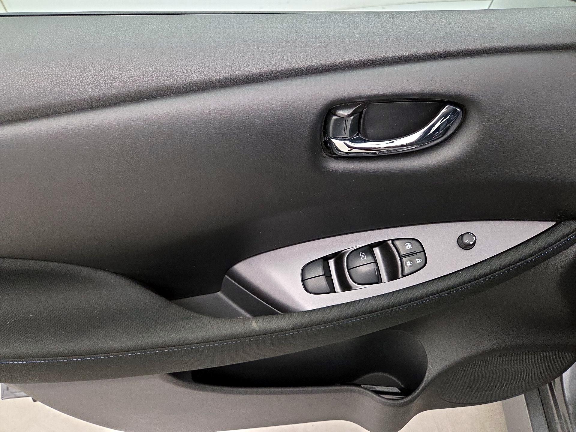 Thumbnail: 2023 Nissan Leaf - 12