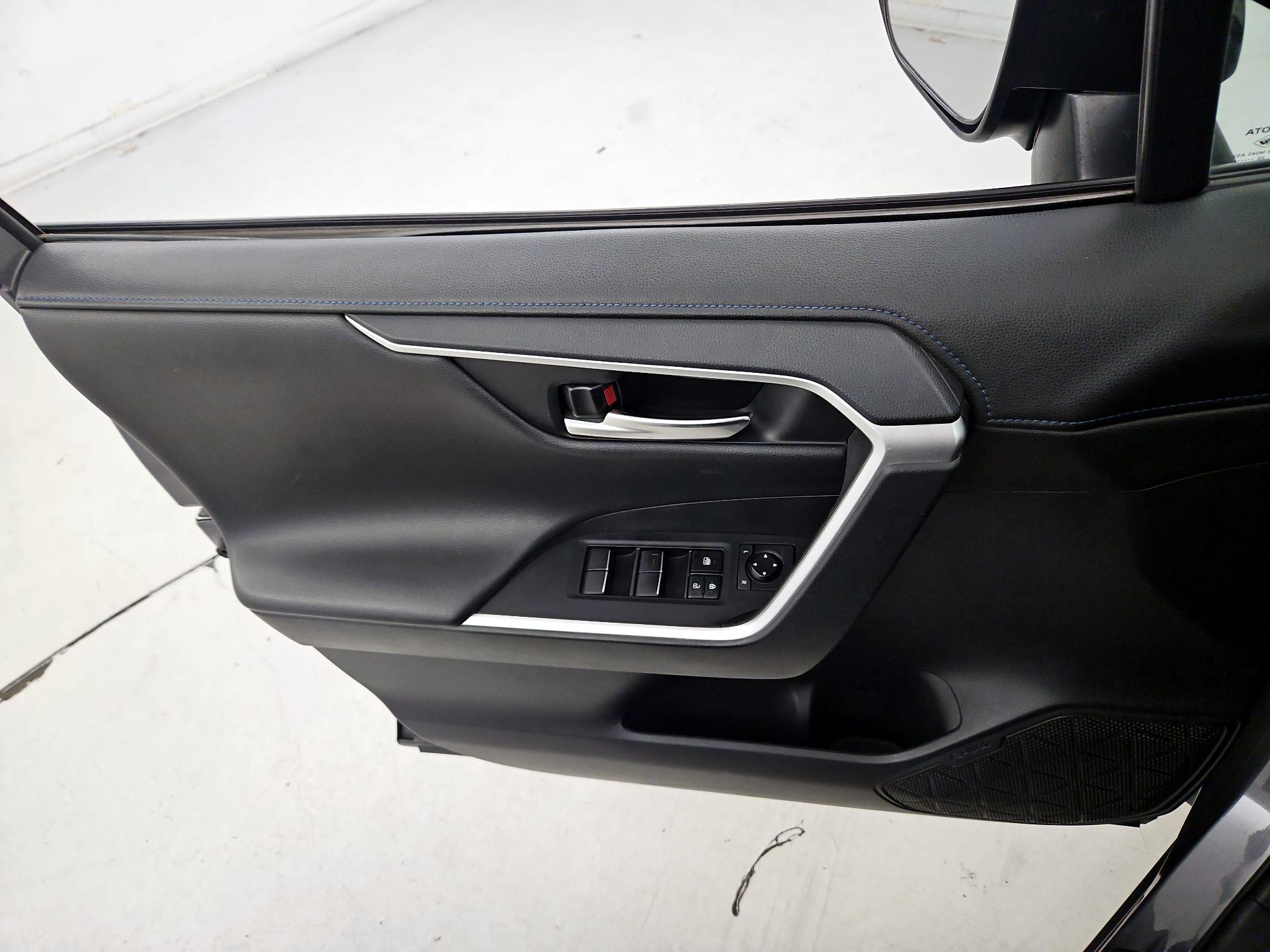 Thumbnail: 2021 Toyota RAV4 - 12