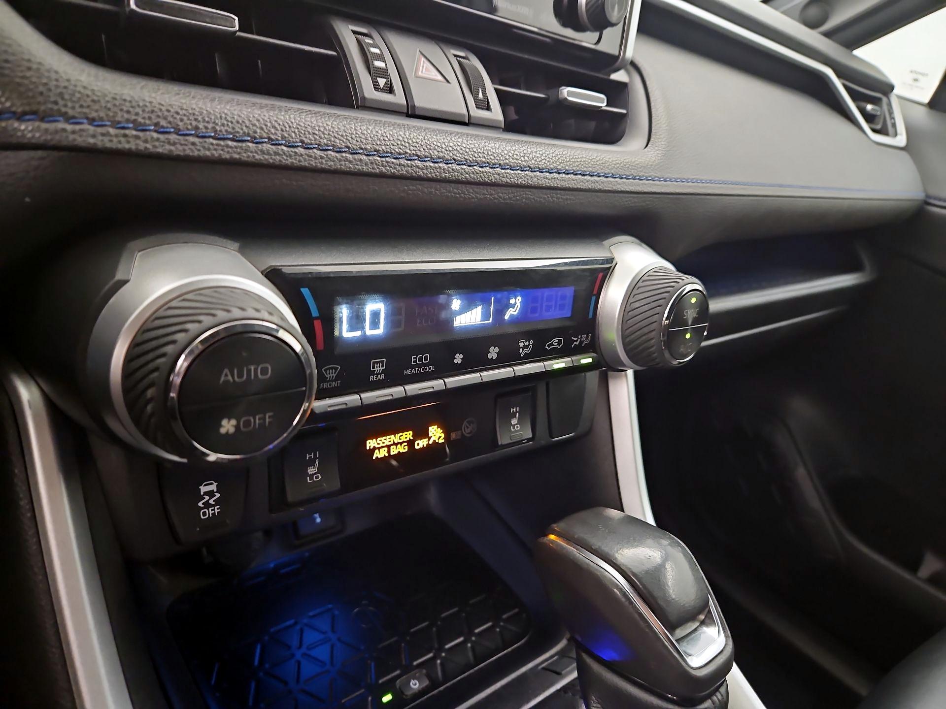 Thumbnail: 2021 Toyota RAV4 - 17