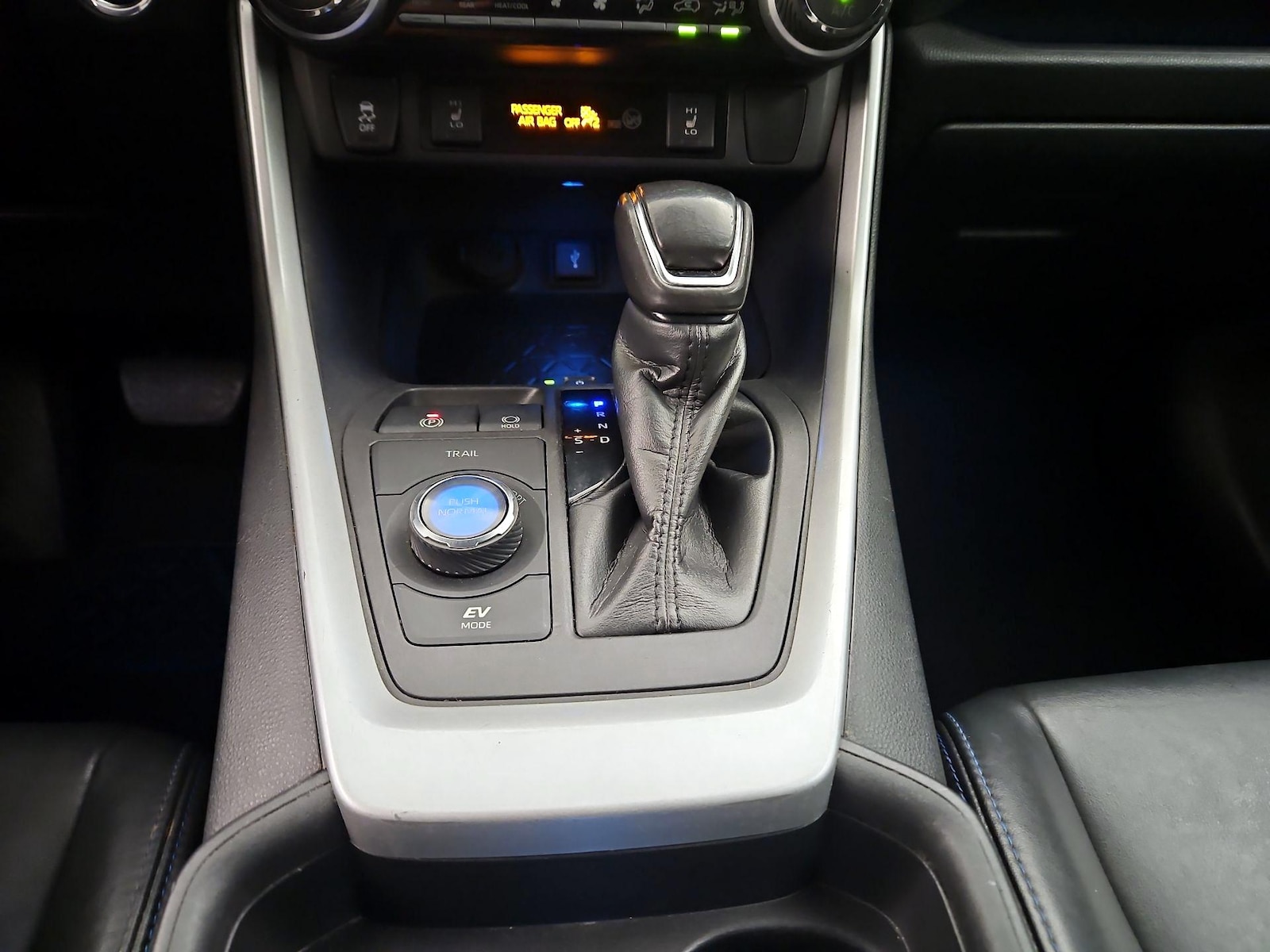 2021 Toyota RAV4 XSE - Photo 19