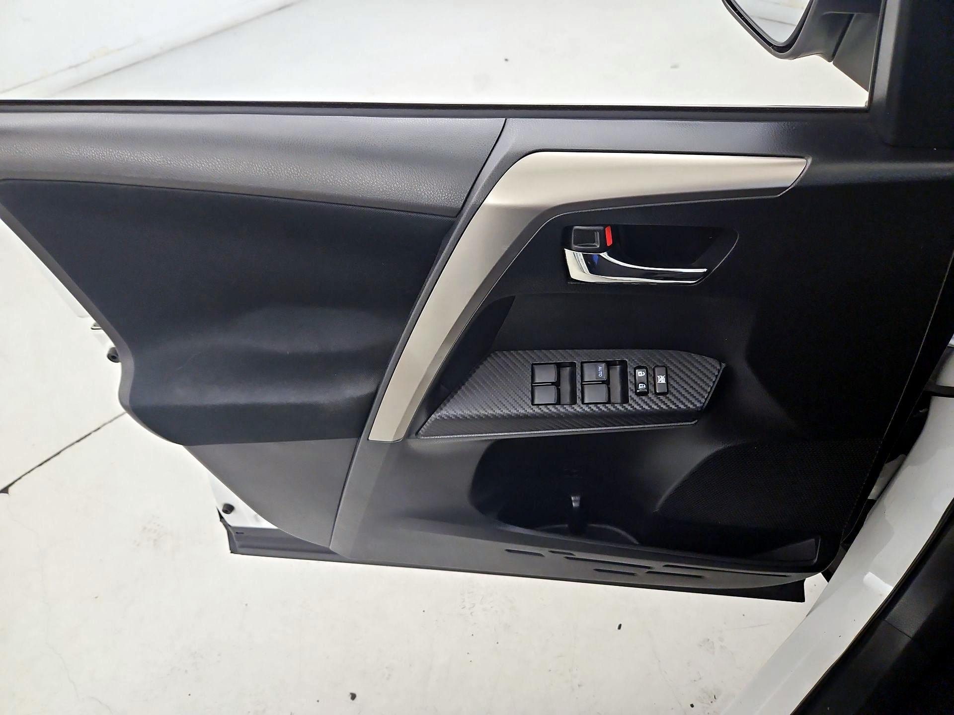 Thumbnail: 2014 Toyota RAV4 - 12