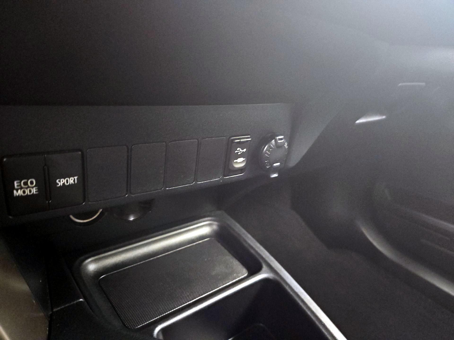 Thumbnail: 2014 Toyota RAV4 - 18