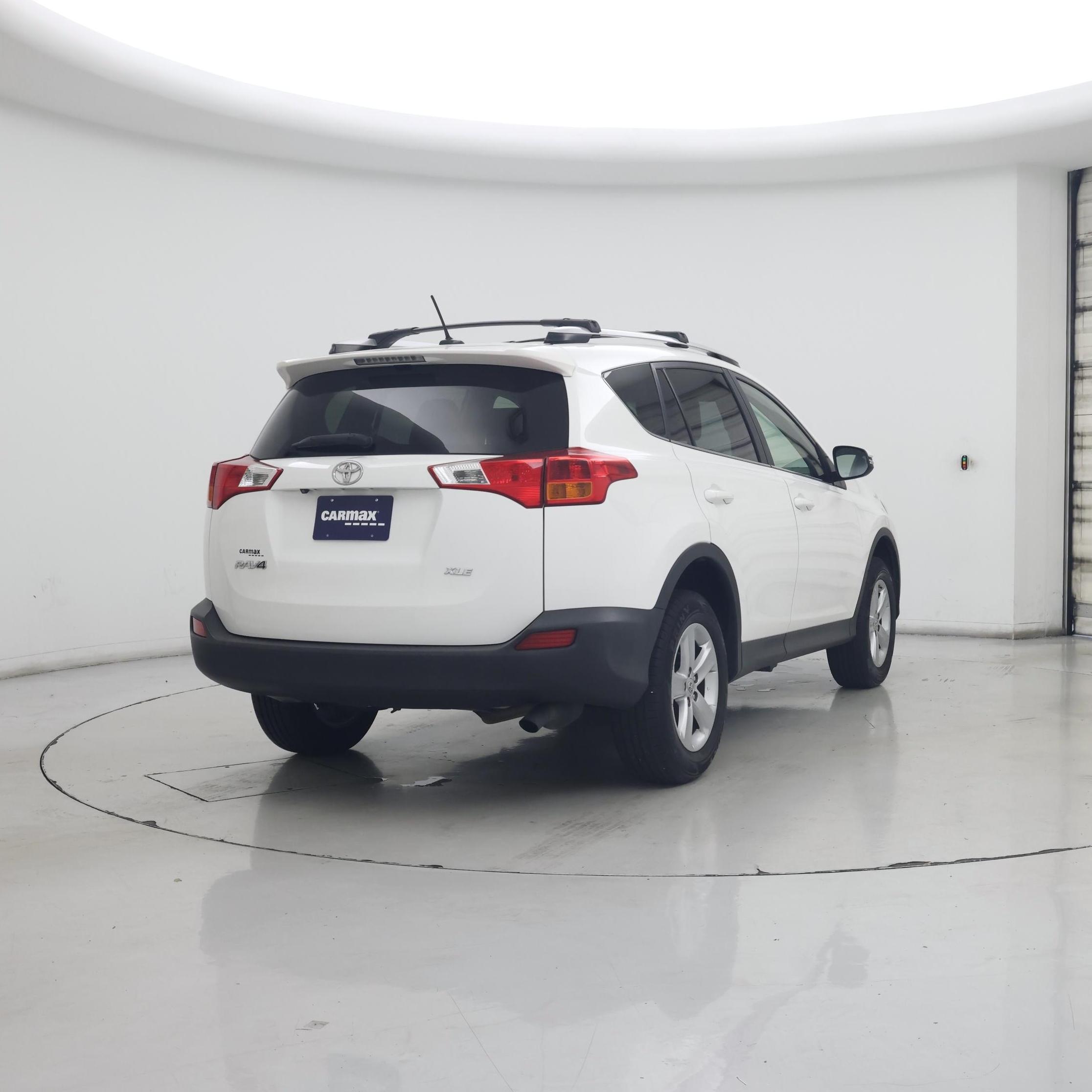 Thumbnail: 2014 Toyota RAV4 - 8