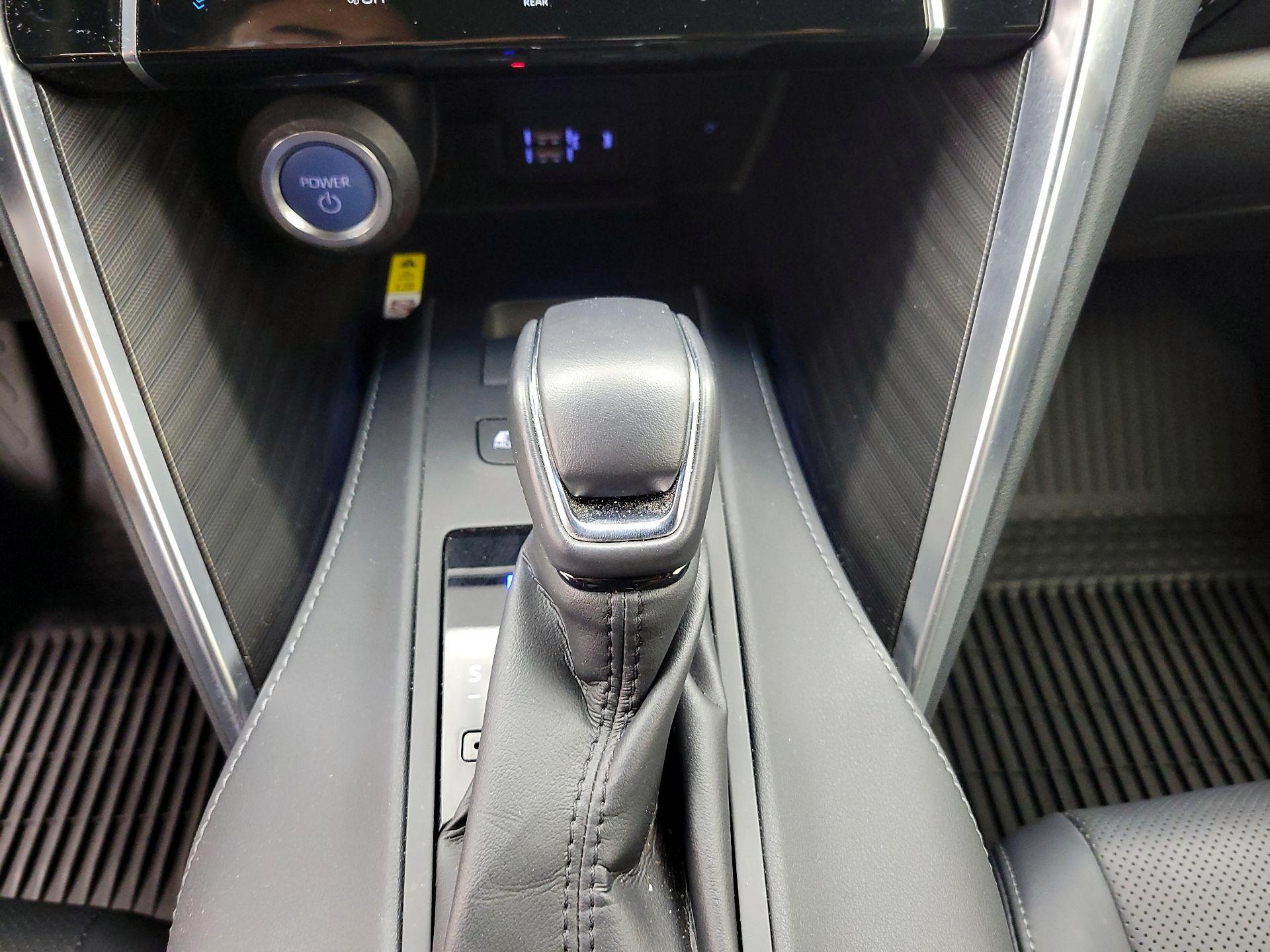 Thumbnail: 2022 Toyota Venza - 18