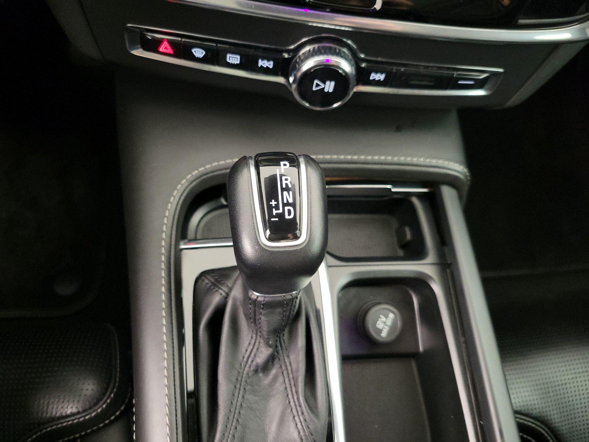 Thumbnail: 2018 Volvo S90 - 18