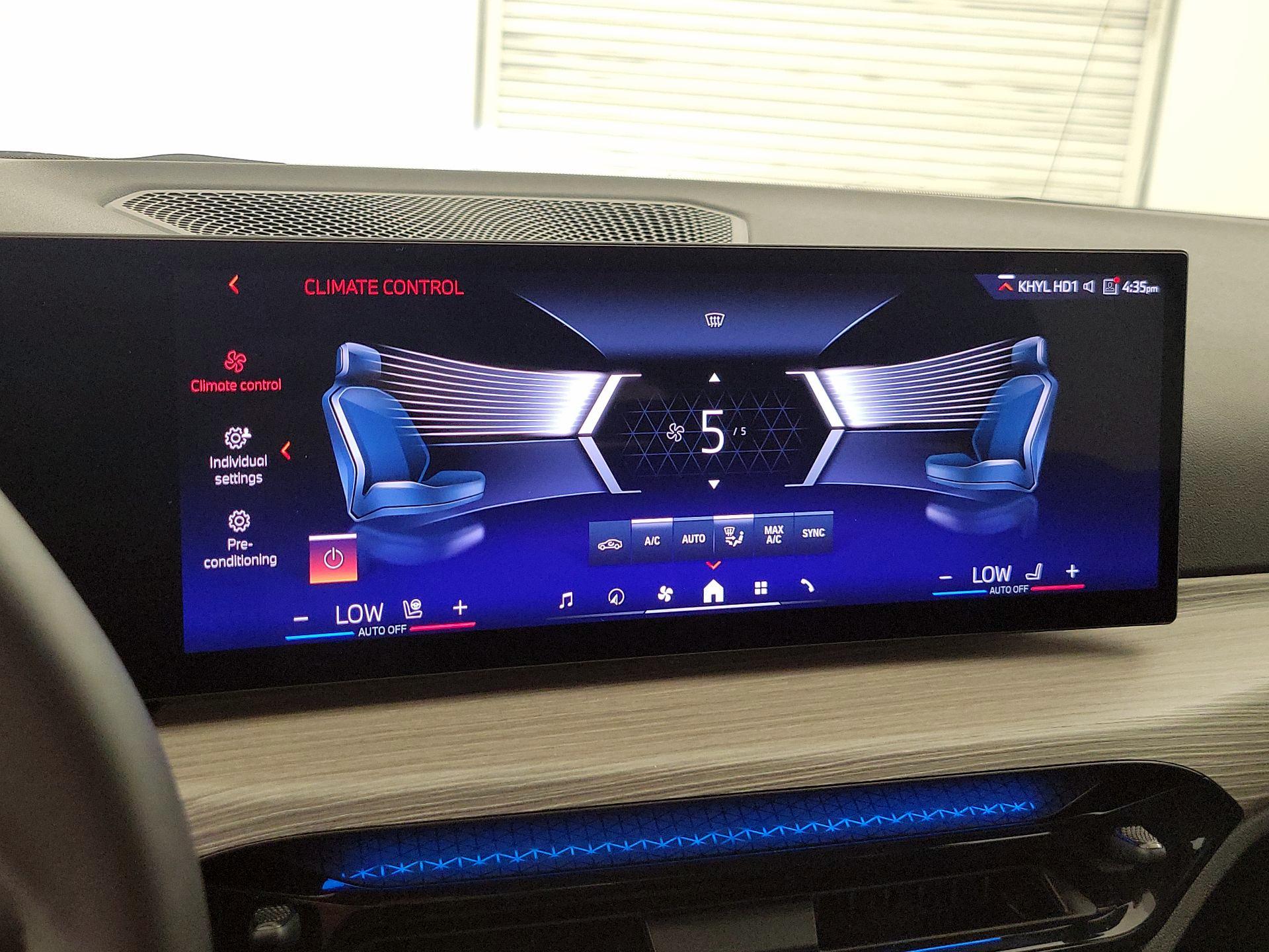 Thumbnail: 2025 BMW i4 - 17