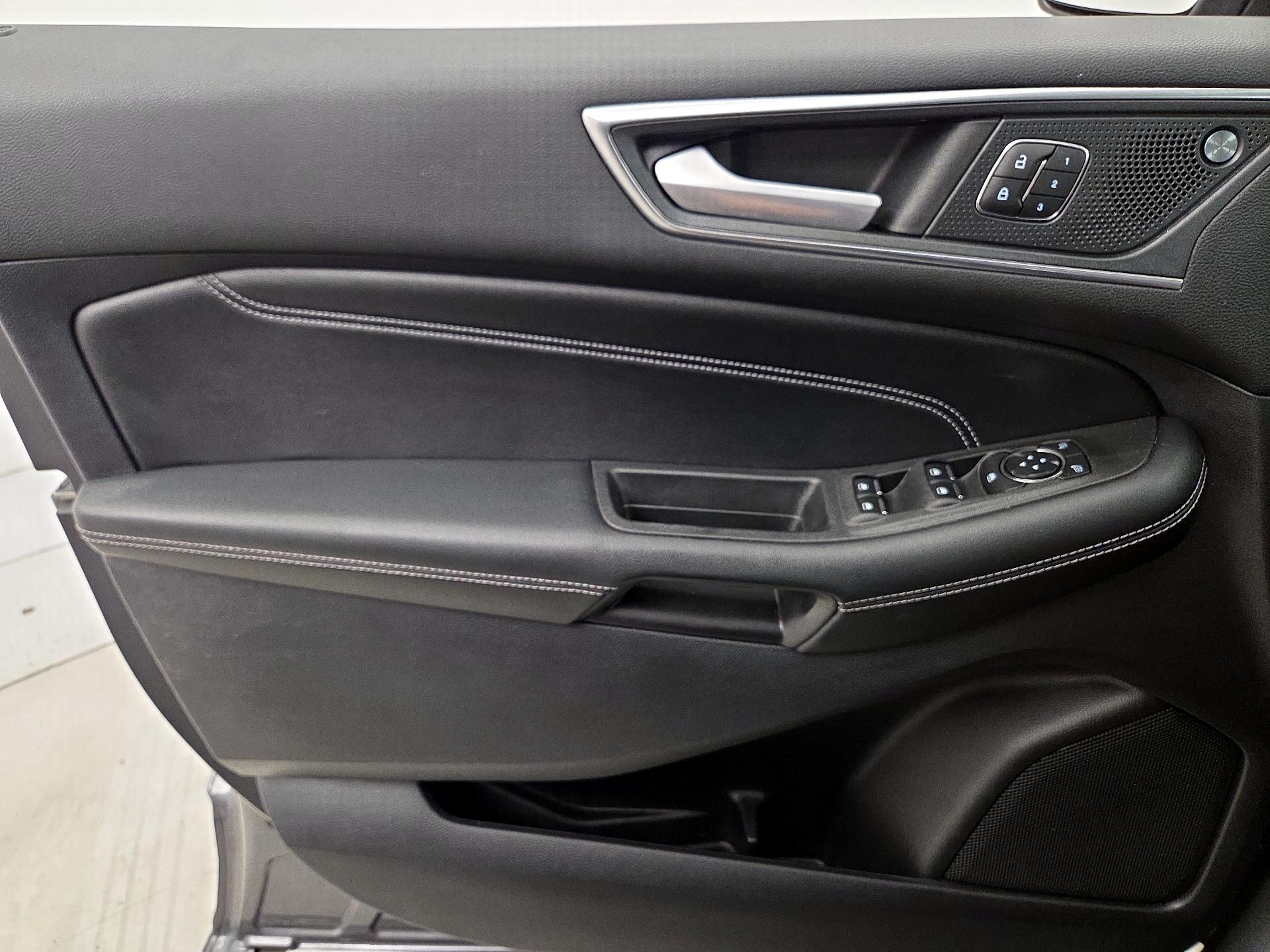 Thumbnail: 2021 Ford Edge - 12