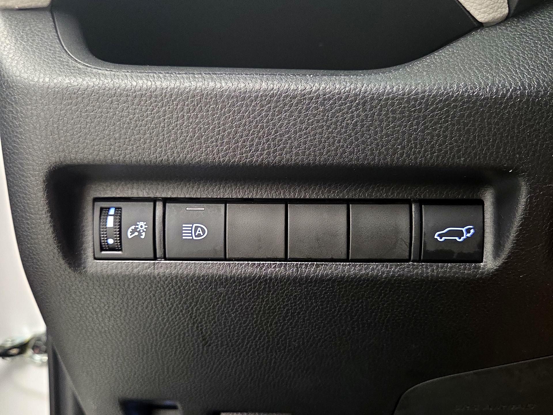 Thumbnail: 2022 Toyota RAV4 - 13