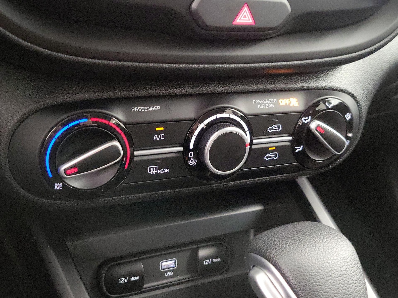 2025 Kia Soul LX - Photo 17