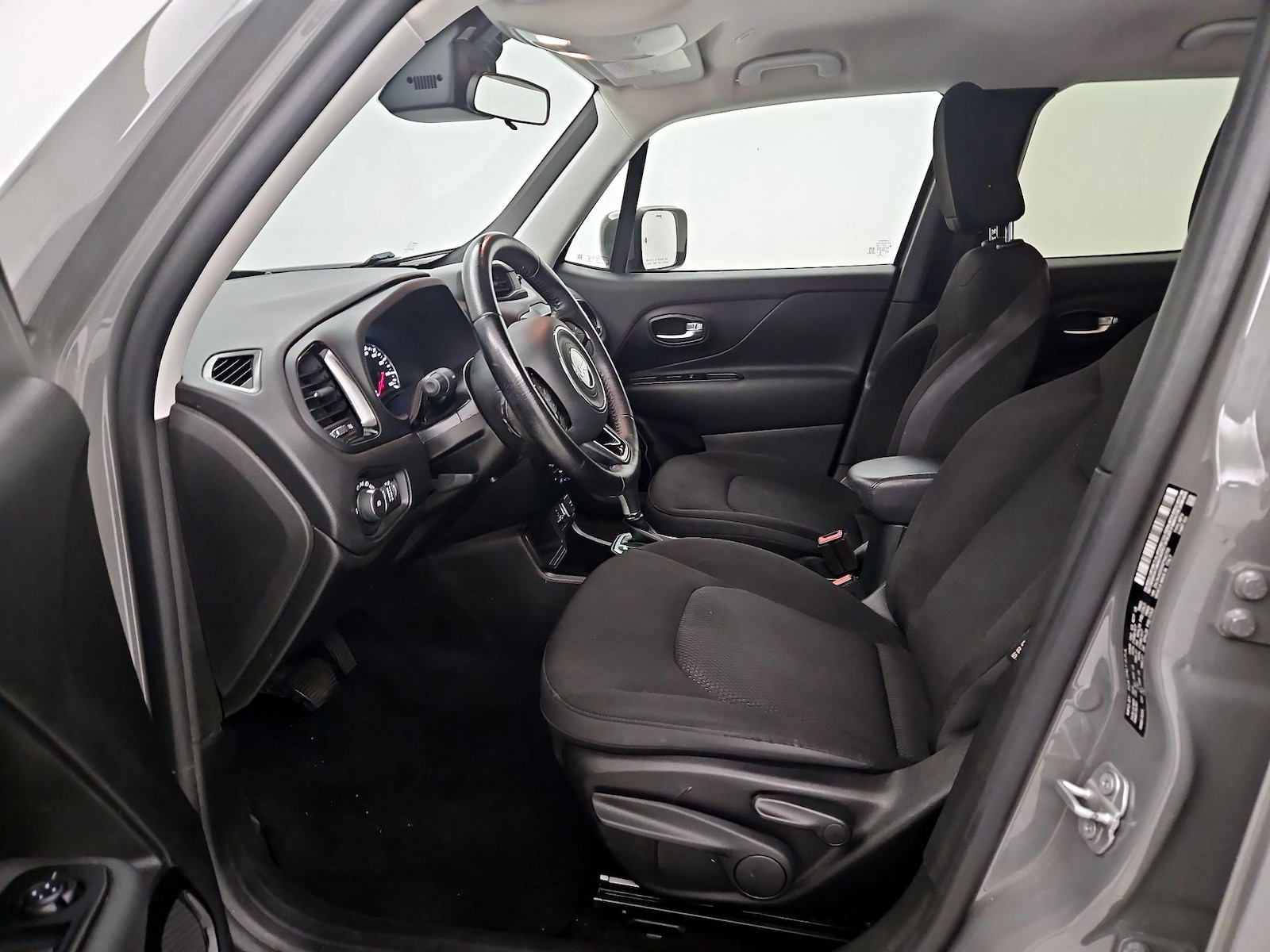 2019 Jeep Renegade Altitude Package - Photo 12