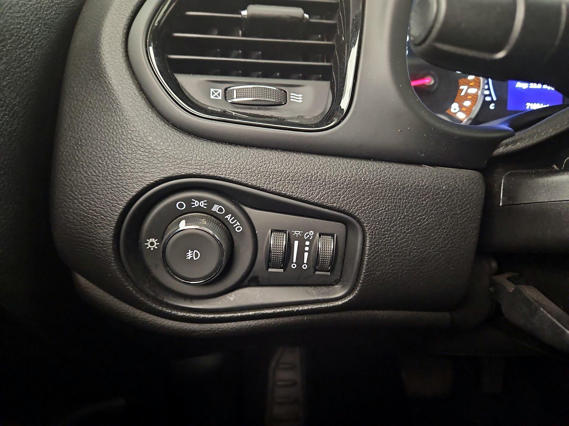 Thumbnail: 2019 Jeep Renegade - 13